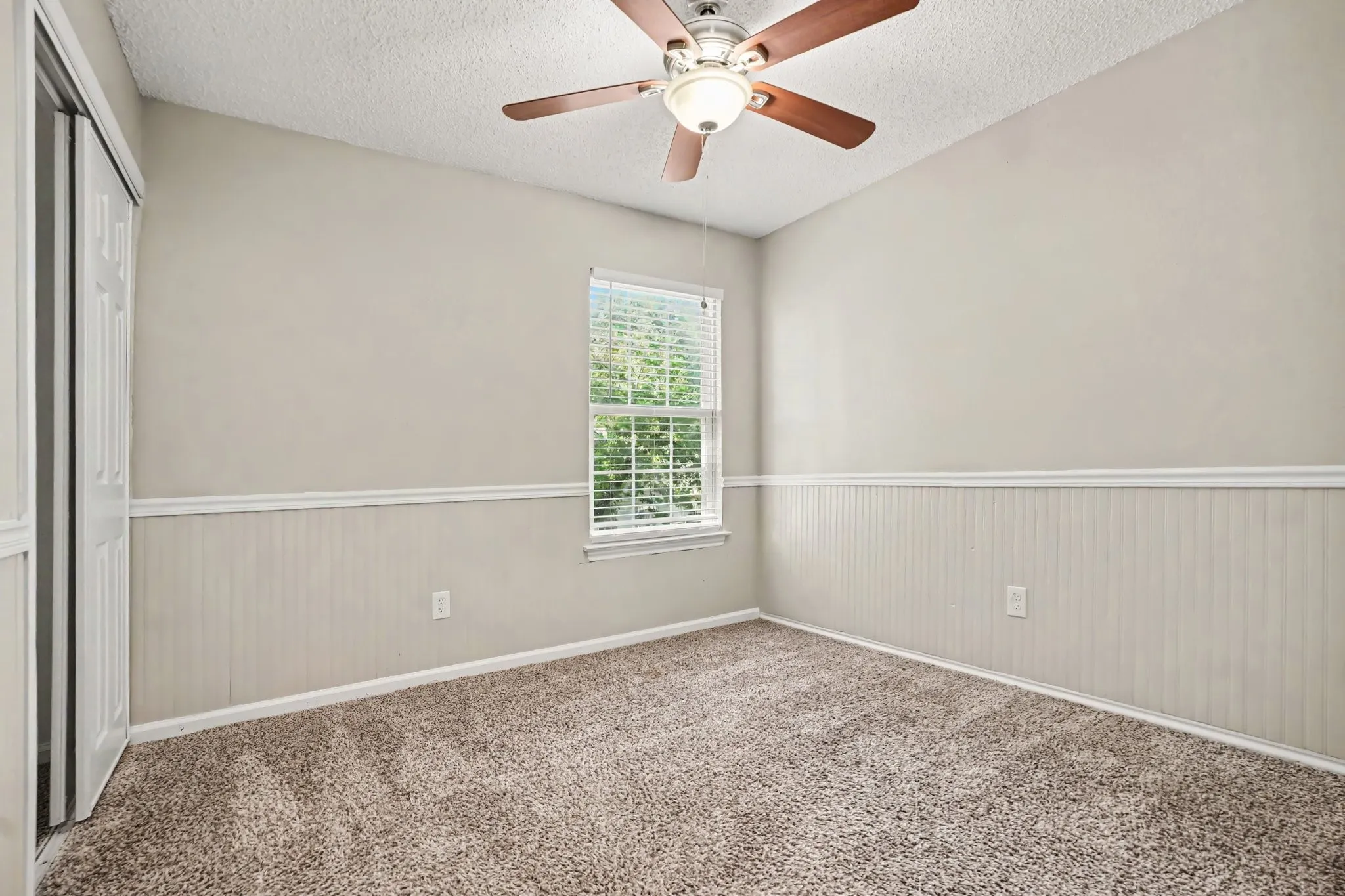 Single Family Residence For Sale in Dallas County , 307 Hopewell Street, Grand Prairie, Texas 75052, 3 Bedroom, 3 Bathroom, 2 Garage spaces, 1,630 Sqft, built in 1985, mls#21371772, Real Estate Agent in Grand Prairie, Homes For Sale in Dallas county, Homes For Sale in Grand Prairie, Realtor in Grand Prairie Texas, Real Estate Brokerage Independent Realty Texas, Luminita Cordes Realtor