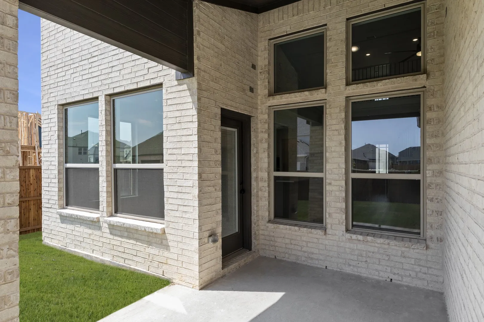 24. 1461 Porter - Patio.jpg