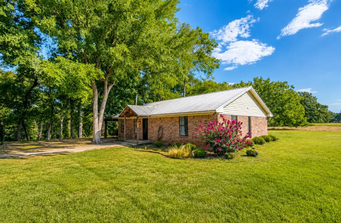 Single Family Residence For Sale in Hill County , 101 Rose Way, Aquilla, Texas 76622, 2 Bedroom, 1 Bathroom, Garage spaces, 1,305 Sqft, built in 2025, mls#21372163, Real Estate Agent in Aquilla, Homes For Sale in Hill county, Homes For Sale in Aquilla, Realtor in Aquilla Texas, Real Estate Brokerage Independent Realty Texas, Luminita Cordes Realtor