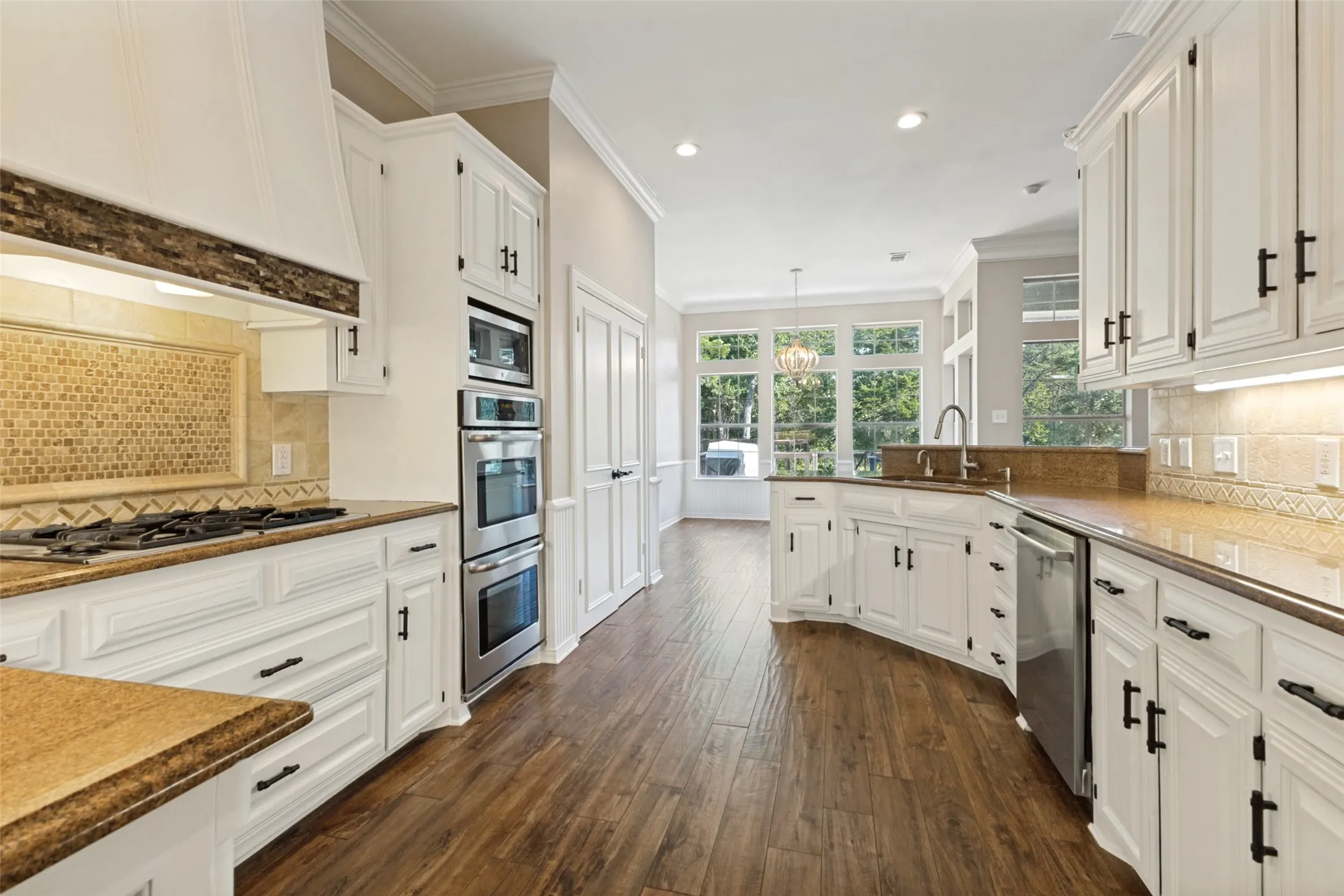 Single Family Residence For Sale in Rockwall County , 529 Chippendale Drive, Heath, Texas 75032, 5 Bedroom, 4 Bathroom, 3 Garage spaces, 3,196 Sqft, built in 1991, mls#21371033, Real Estate Agent in Heath, Homes For Sale in Rockwall county, Homes For Sale in Heath, Realtor in Heath Texas, Real Estate Brokerage Independent Realty Texas, Luminita Cordes Realtor