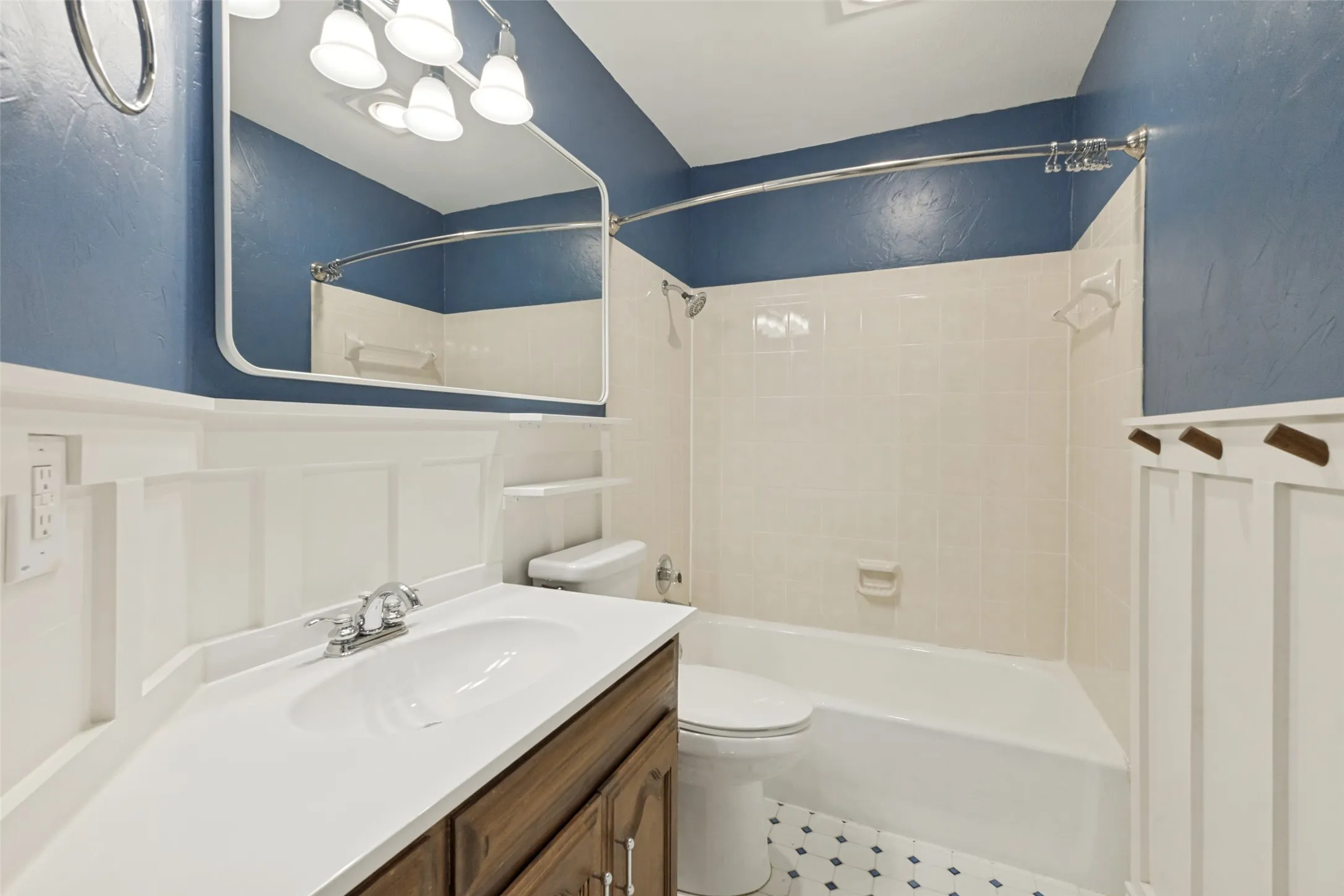 Single Family Residence For Sale in Rockwall County , 529 Chippendale Drive, Heath, Texas 75032, 5 Bedroom, 4 Bathroom, 3 Garage spaces, 3,196 Sqft, built in 1991, mls#21371033, Real Estate Agent in Heath, Homes For Sale in Rockwall county, Homes For Sale in Heath, Realtor in Heath Texas, Real Estate Brokerage Independent Realty Texas, Luminita Cordes Realtor