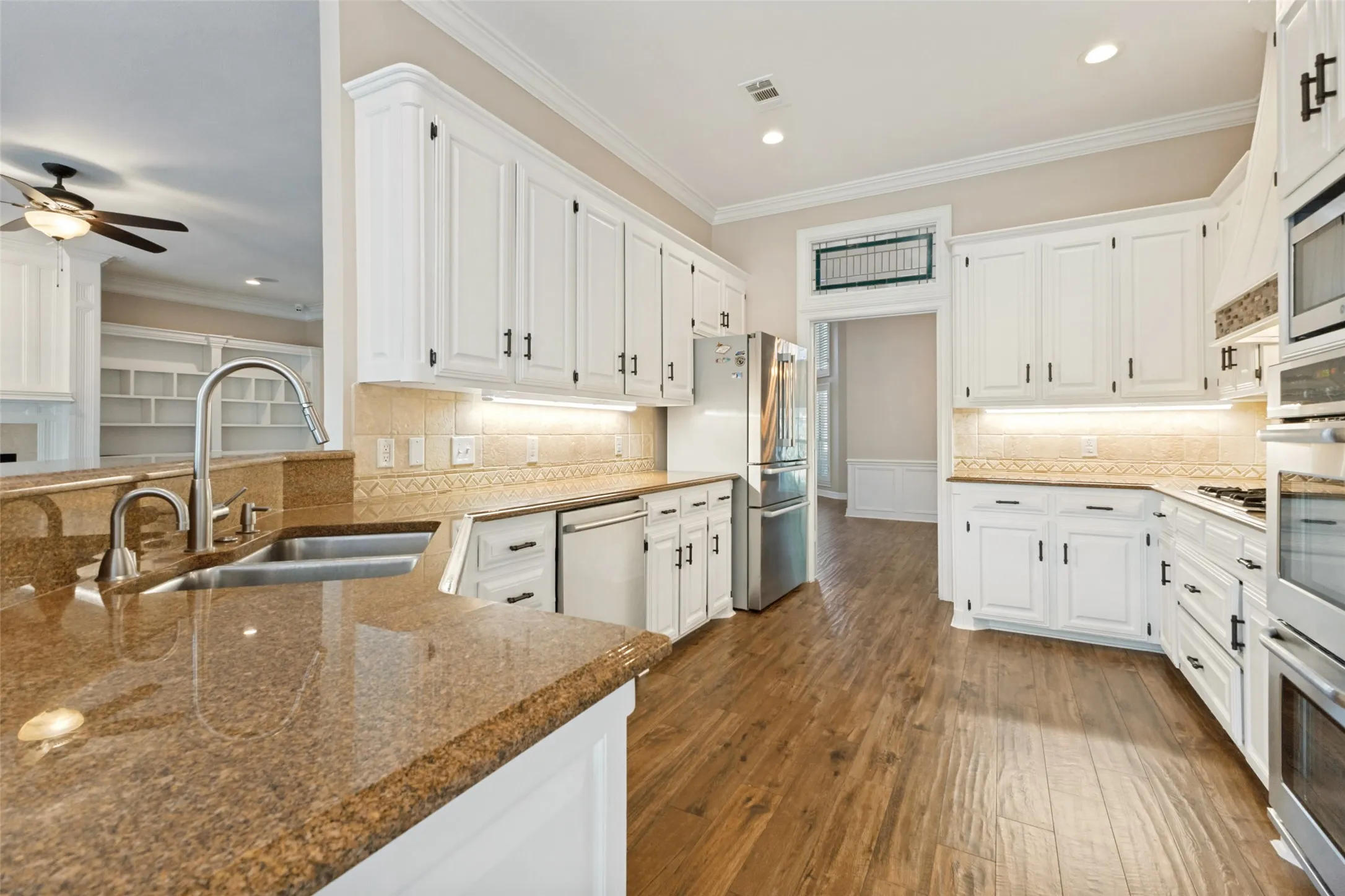 Single Family Residence For Sale in Rockwall County , 529 Chippendale Drive, Heath, Texas 75032, 5 Bedroom, 4 Bathroom, 3 Garage spaces, 3,196 Sqft, built in 1991, mls#21371033, Real Estate Agent in Heath, Homes For Sale in Rockwall county, Homes For Sale in Heath, Realtor in Heath Texas, Real Estate Brokerage Independent Realty Texas, Luminita Cordes Realtor