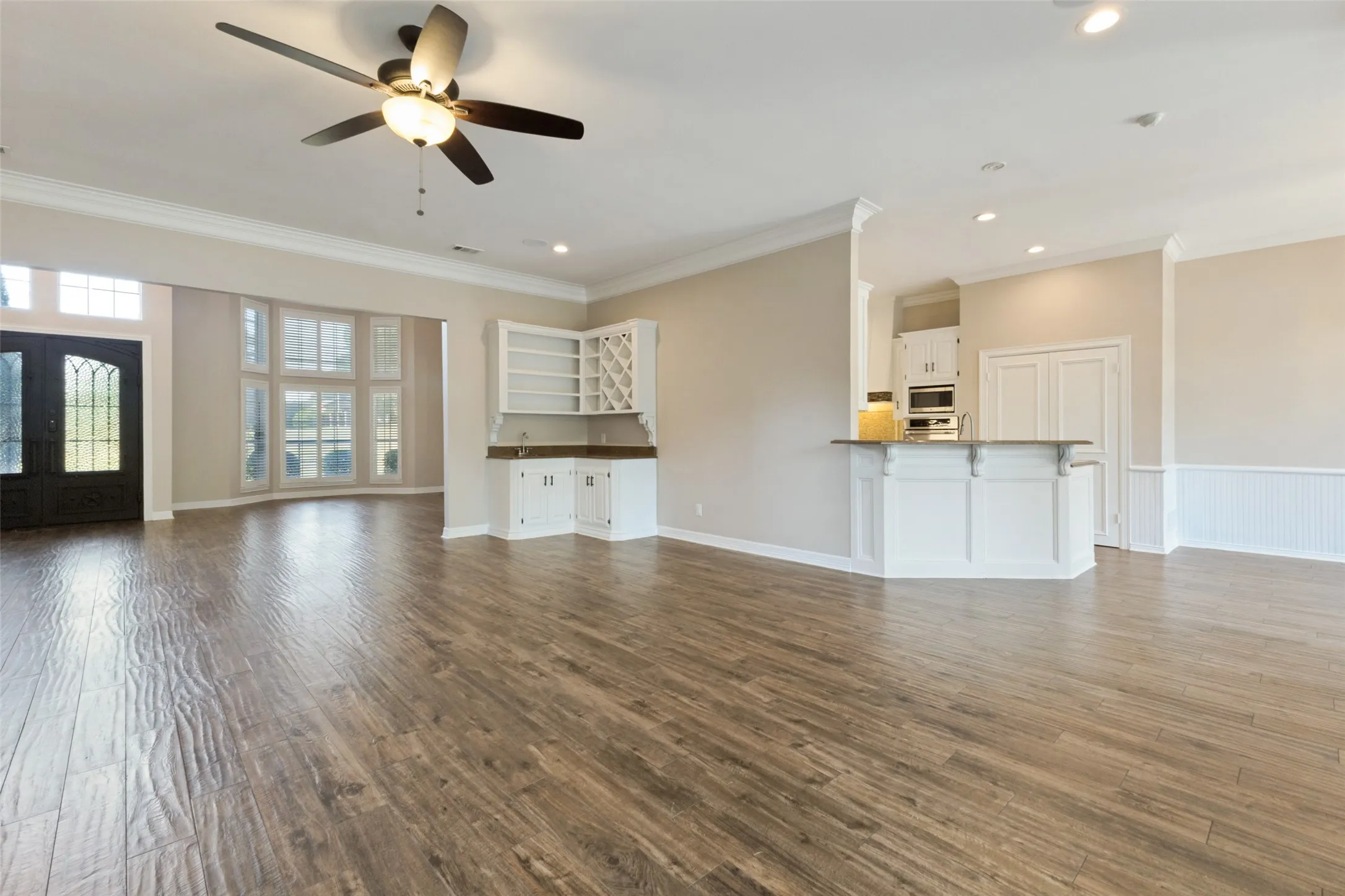 Single Family Residence For Sale in Rockwall County , 529 Chippendale Drive, Heath, Texas 75032, 5 Bedroom, 4 Bathroom, 3 Garage spaces, 3,196 Sqft, built in 1991, mls#21371033, Real Estate Agent in Heath, Homes For Sale in Rockwall county, Homes For Sale in Heath, Realtor in Heath Texas, Real Estate Brokerage Independent Realty Texas, Luminita Cordes Realtor
