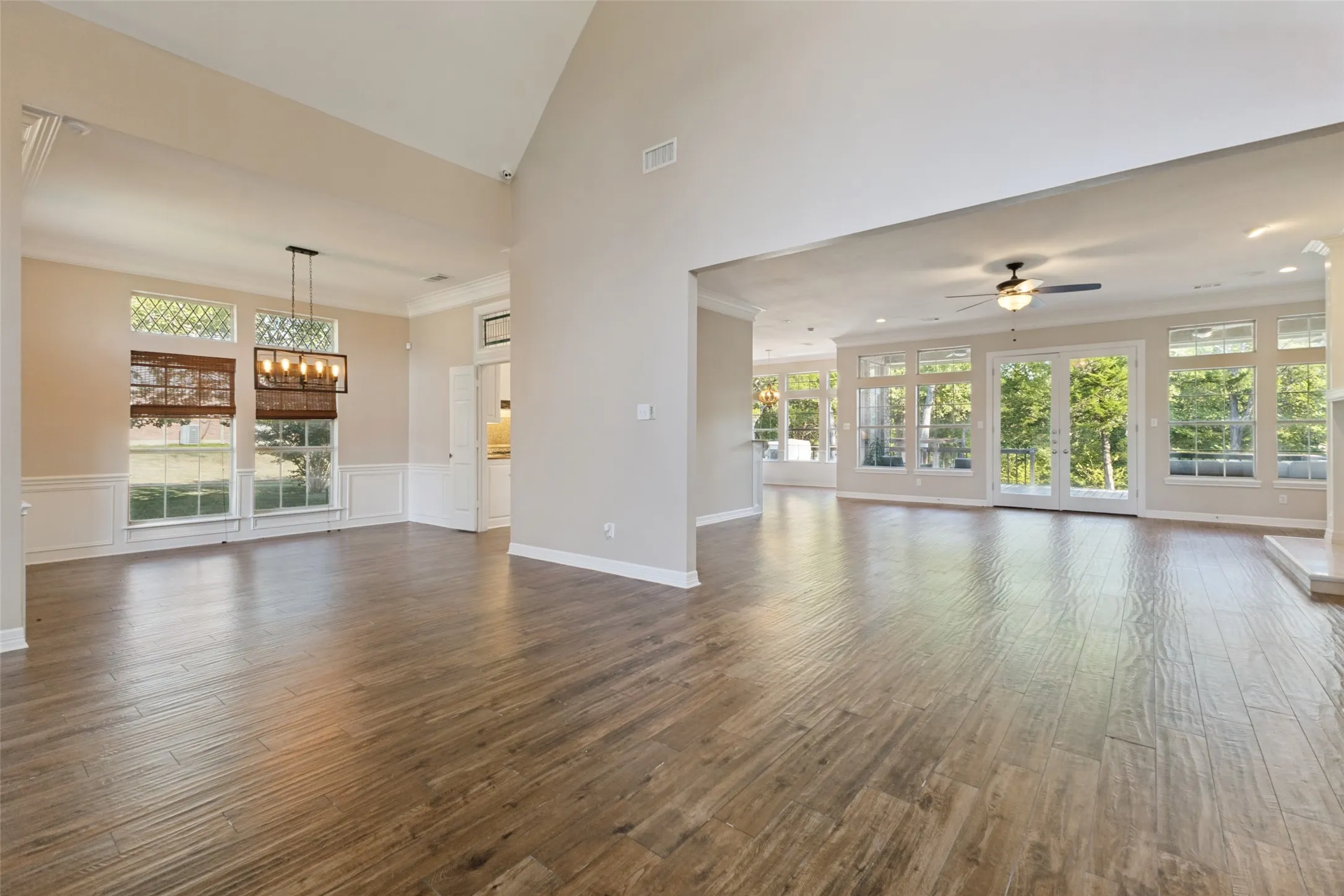 Single Family Residence For Sale in Rockwall County , 529 Chippendale Drive, Heath, Texas 75032, 5 Bedroom, 4 Bathroom, 3 Garage spaces, 3,196 Sqft, built in 1991, mls#21371033, Real Estate Agent in Heath, Homes For Sale in Rockwall county, Homes For Sale in Heath, Realtor in Heath Texas, Real Estate Brokerage Independent Realty Texas, Luminita Cordes Realtor