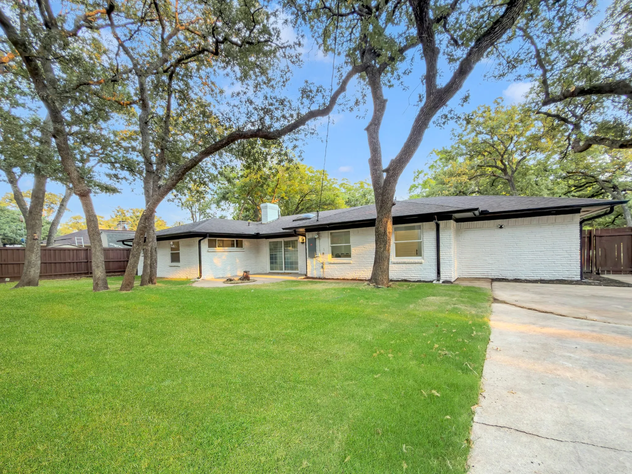 Single Family Residence For Sale in Dallas County , 2633 Locksley, Irving, Texas 75061, 3 Bedroom, 2 Bathroom, 1 Garage spaces, 1,954 Sqft, built in 1963, mls#21372295, Real Estate Agent in Irving, Homes For Sale in Dallas county, Homes For Sale in Irving, Realtor in Irving Texas, Real Estate Brokerage Independent Realty Texas, Luminita Cordes Realtor