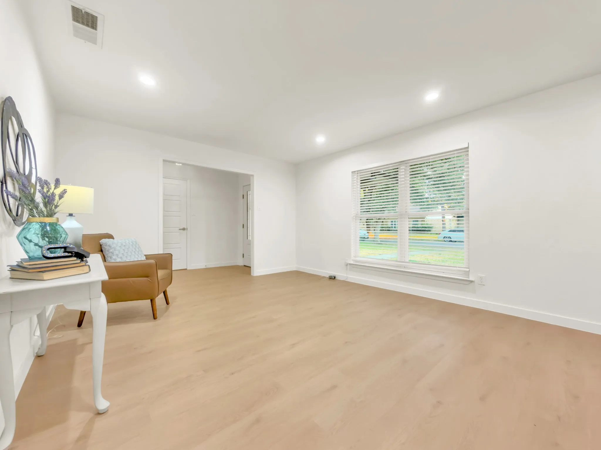 Single Family Residence For Sale in Dallas County , 2633 Locksley, Irving, Texas 75061, 3 Bedroom, 2 Bathroom, 1 Garage spaces, 1,954 Sqft, built in 1963, mls#21372295, Real Estate Agent in Irving, Homes For Sale in Dallas county, Homes For Sale in Irving, Realtor in Irving Texas, Real Estate Brokerage Independent Realty Texas, Luminita Cordes Realtor