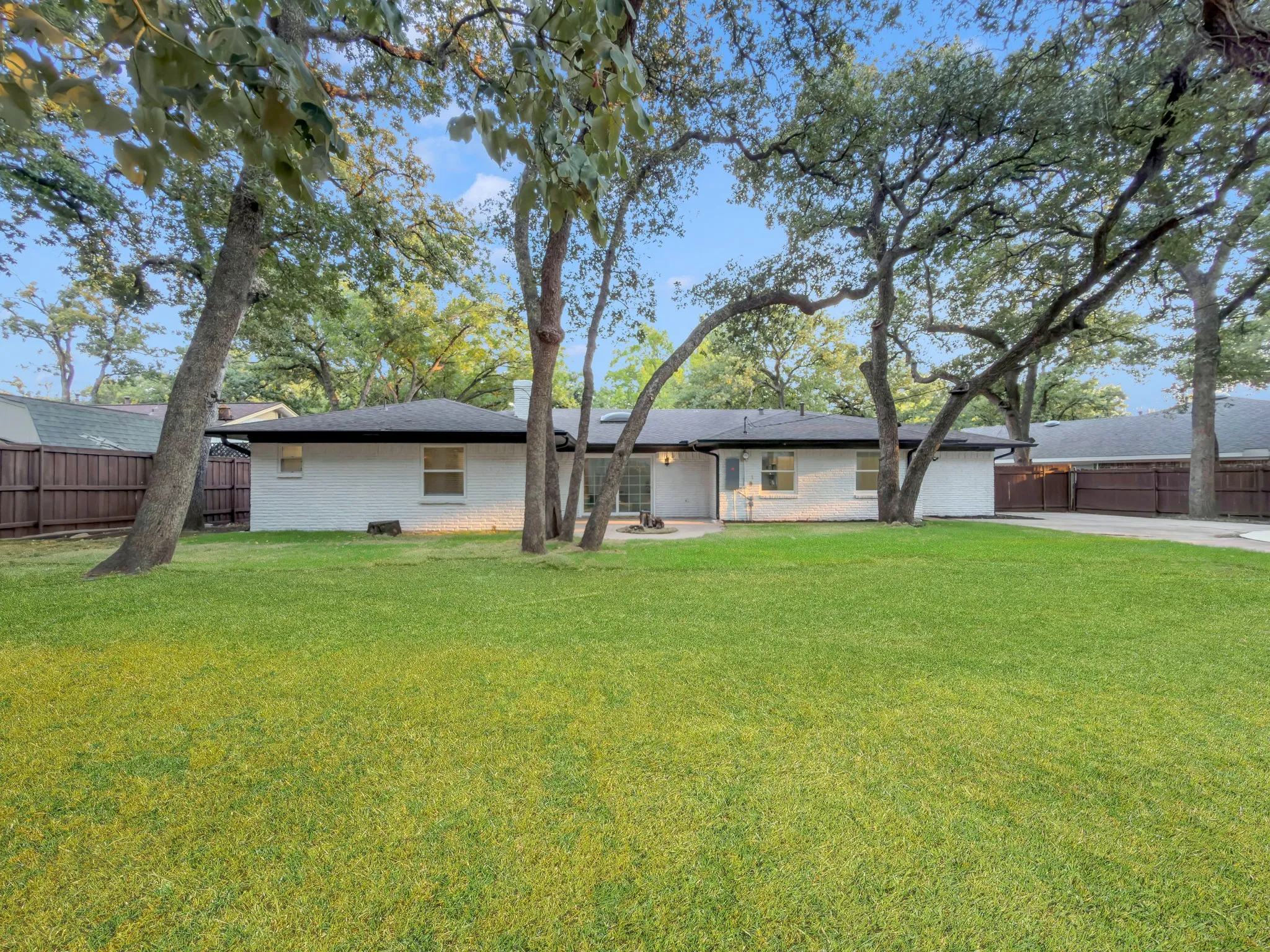 Single Family Residence For Sale in Dallas County , 2633 Locksley, Irving, Texas 75061, 3 Bedroom, 2 Bathroom, 1 Garage spaces, 1,954 Sqft, built in 1963, mls#21372295, Real Estate Agent in Irving, Homes For Sale in Dallas county, Homes For Sale in Irving, Realtor in Irving Texas, Real Estate Brokerage Independent Realty Texas, Luminita Cordes Realtor