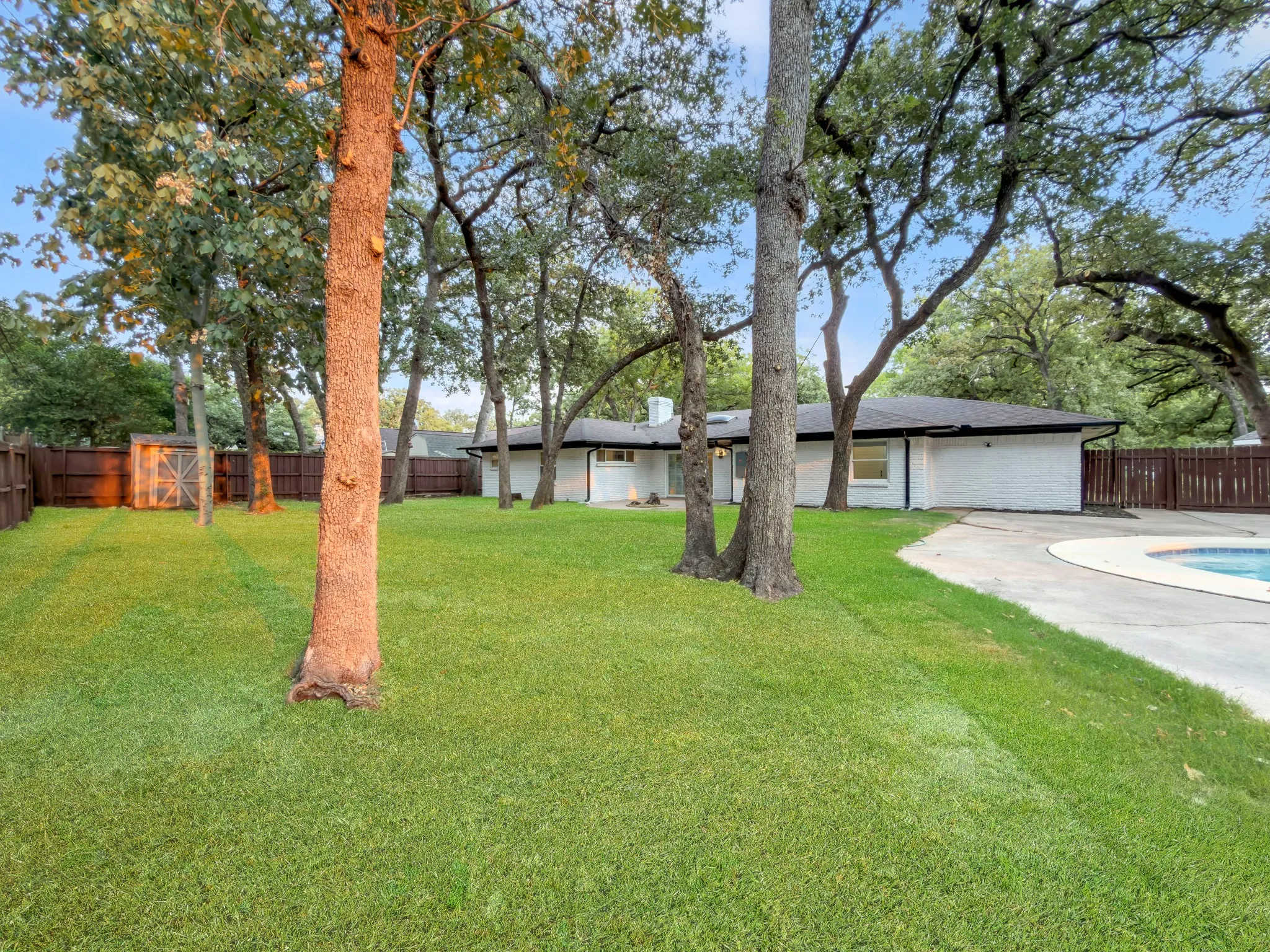 Single Family Residence For Sale in Dallas County , 2633 Locksley, Irving, Texas 75061, 3 Bedroom, 2 Bathroom, 1 Garage spaces, 1,954 Sqft, built in 1963, mls#21372295, Real Estate Agent in Irving, Homes For Sale in Dallas county, Homes For Sale in Irving, Realtor in Irving Texas, Real Estate Brokerage Independent Realty Texas, Luminita Cordes Realtor