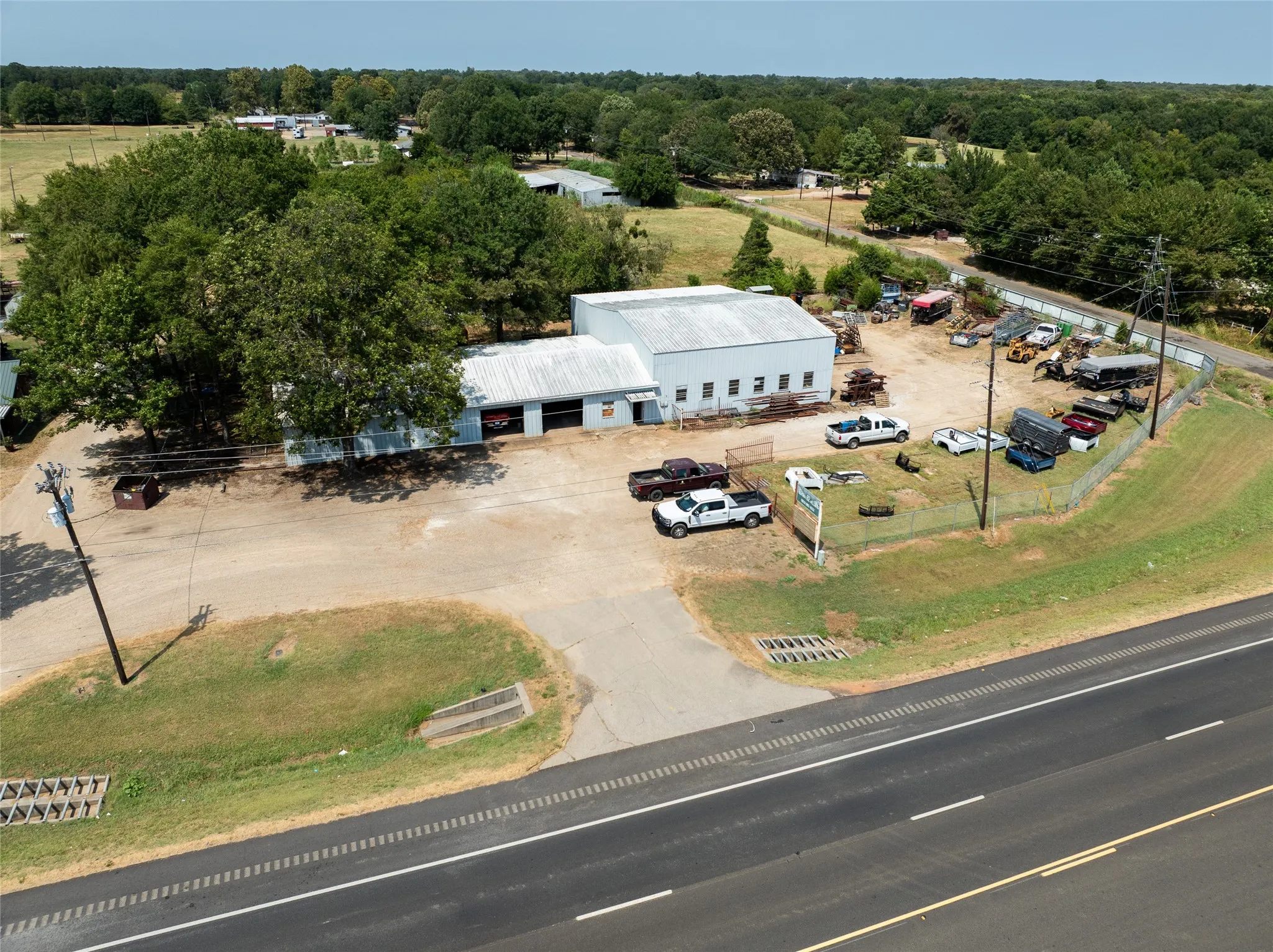 Warehouse For Sale in Lamar County , 4687 E Highway 82, Paris, Texas 75462, 0, 0, Garage spaces, 0 Sqft, built in 1970, mls#21372277, Real Estate Agent in Paris, Homes For Sale in Lamar county, Homes For Sale in Paris, Realtor in Paris Texas, Real Estate Brokerage Independent Realty Texas, Luminita Cordes Realtor