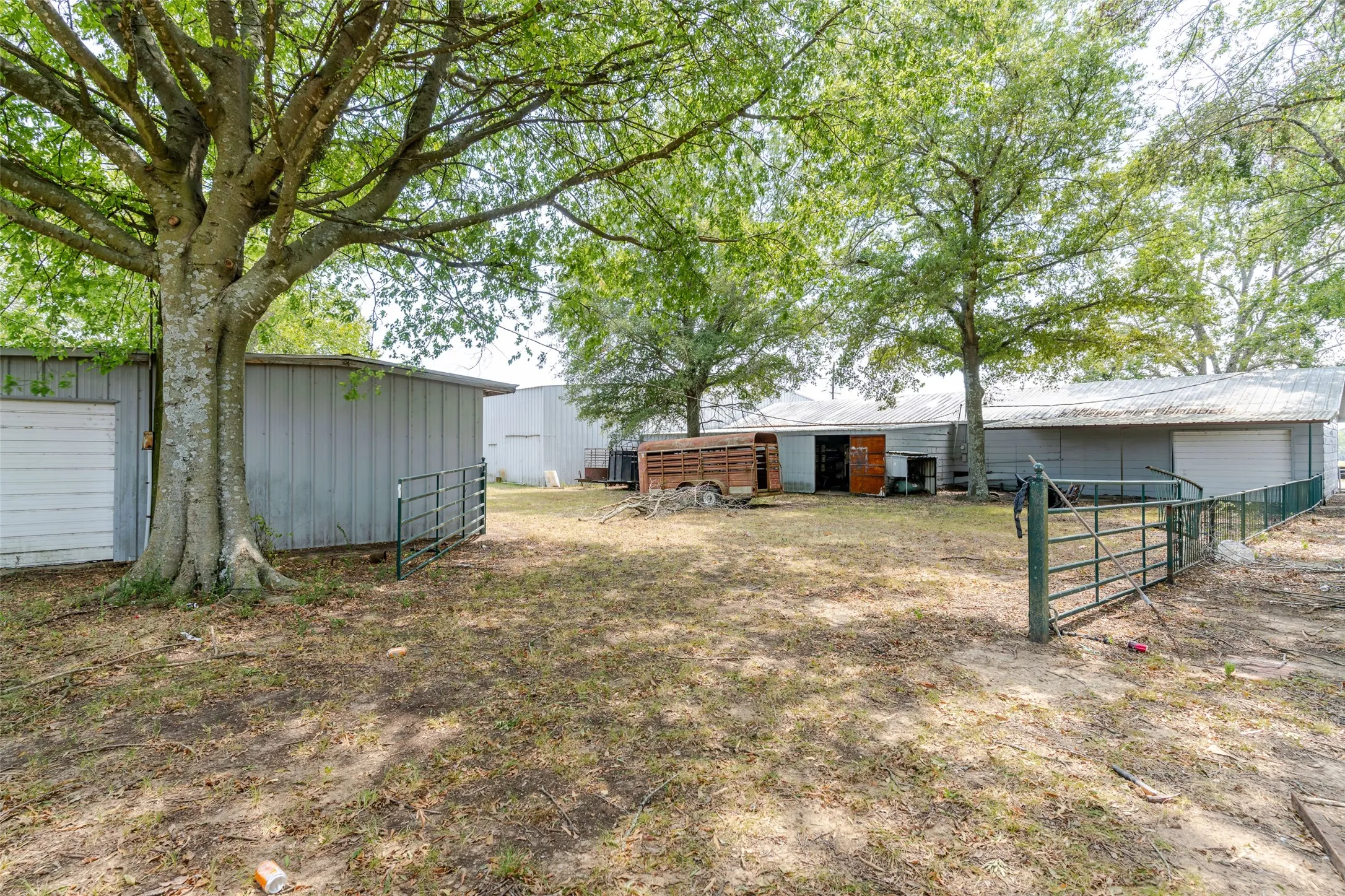 Warehouse For Sale in Lamar County , 4687 E Highway 82, Paris, Texas 75462, 0, 0, Garage spaces, 0 Sqft, built in 1970, mls#21372277, Real Estate Agent in Paris, Homes For Sale in Lamar county, Homes For Sale in Paris, Realtor in Paris Texas, Real Estate Brokerage Independent Realty Texas, Luminita Cordes Realtor