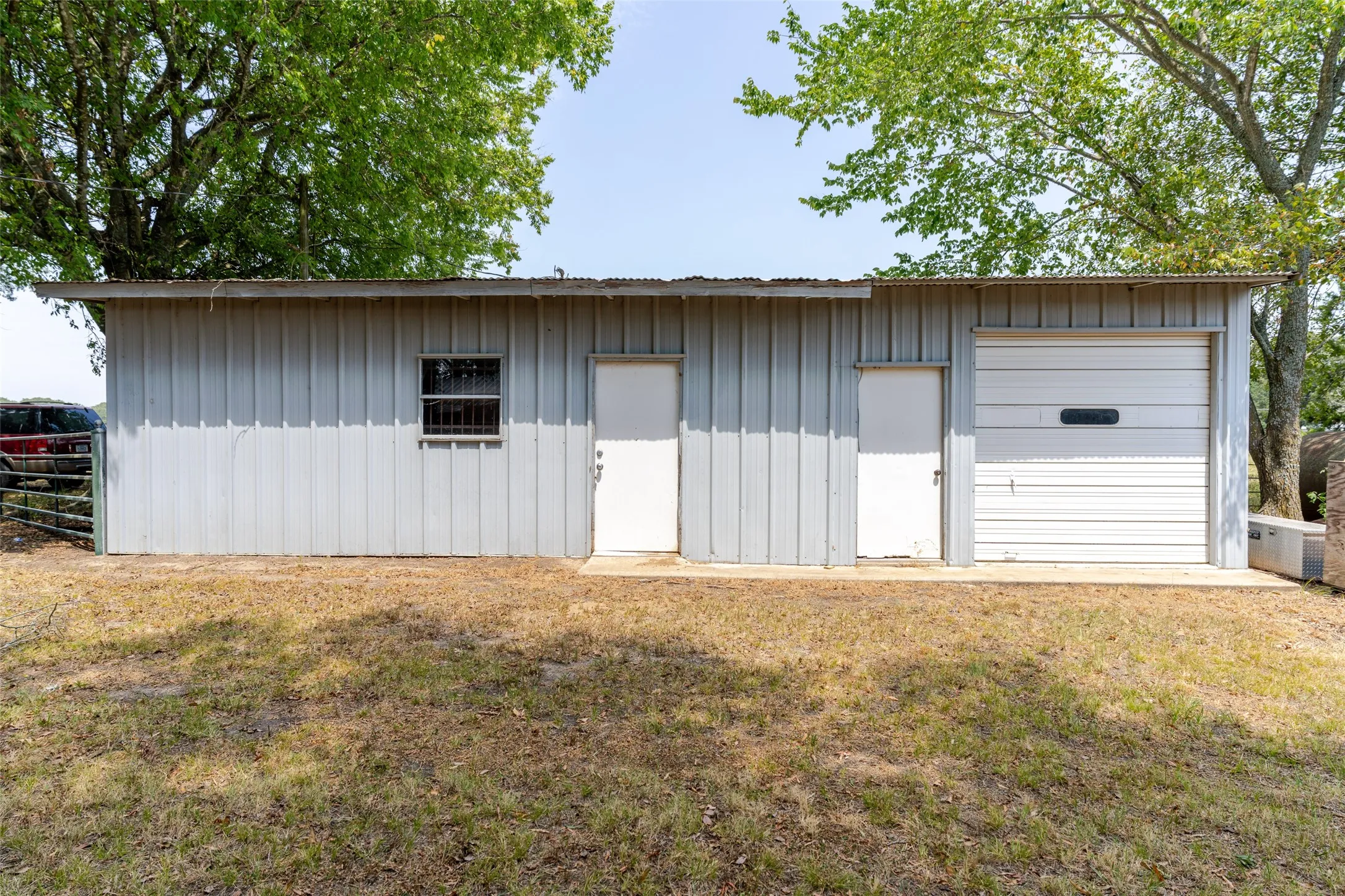 Warehouse For Sale in Lamar County , 4687 E Highway 82, Paris, Texas 75462, 0, 0, Garage spaces, 0 Sqft, built in 1970, mls#21372277, Real Estate Agent in Paris, Homes For Sale in Lamar county, Homes For Sale in Paris, Realtor in Paris Texas, Real Estate Brokerage Independent Realty Texas, Luminita Cordes Realtor