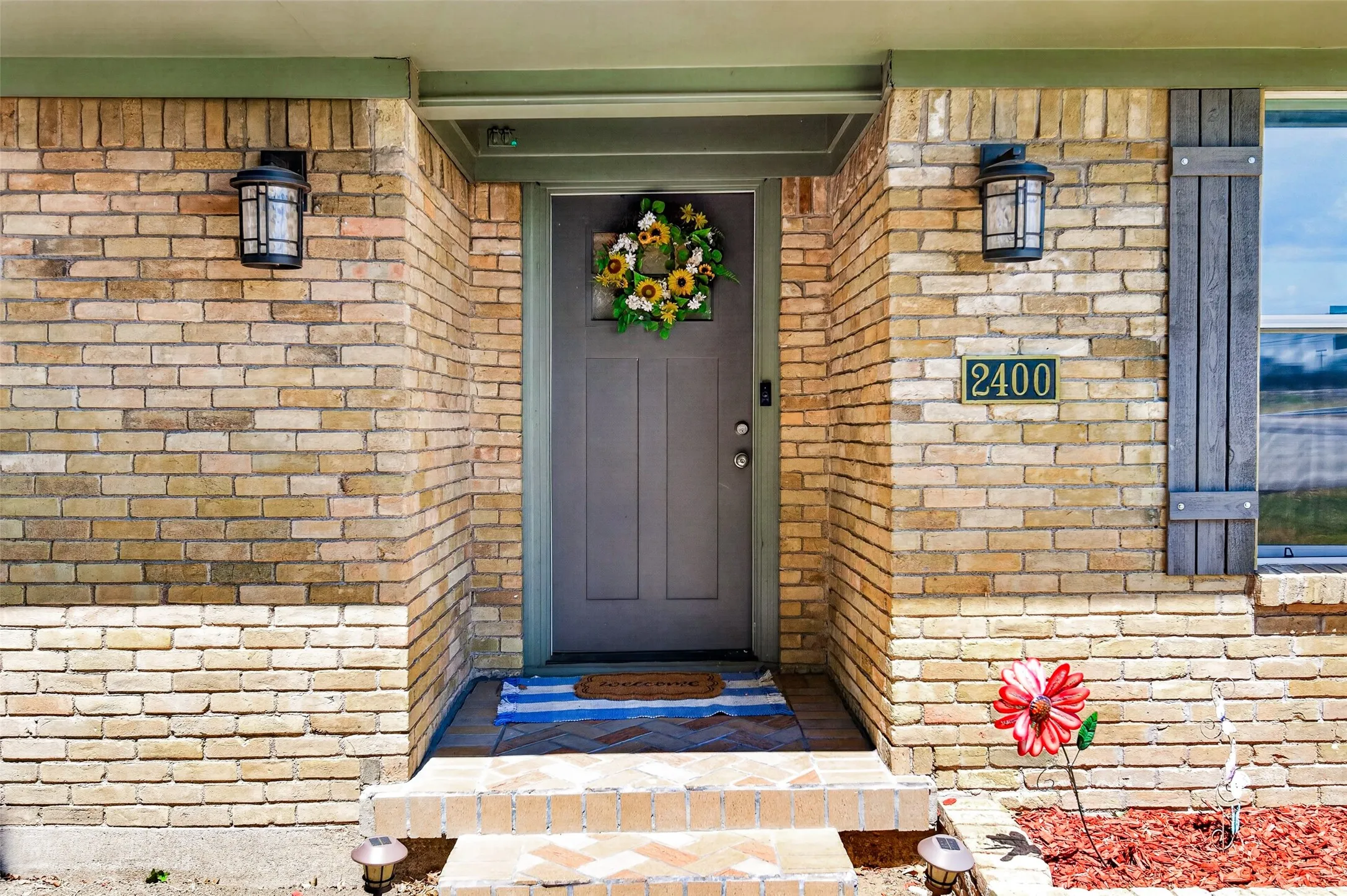 Single Family Residence For Sale in Hunt County , 2400 Kent Circle, Greenville, Texas 75402, 3 Bedroom, 2 Bathroom, 2 Garage spaces, 2,064 Sqft, built in 1970, mls#21372172, Real Estate Agent in Greenville, Homes For Sale in Hunt county, Homes For Sale in Greenville, Realtor in Greenville Texas, Real Estate Brokerage Independent Realty Texas, Luminita Cordes Realtor