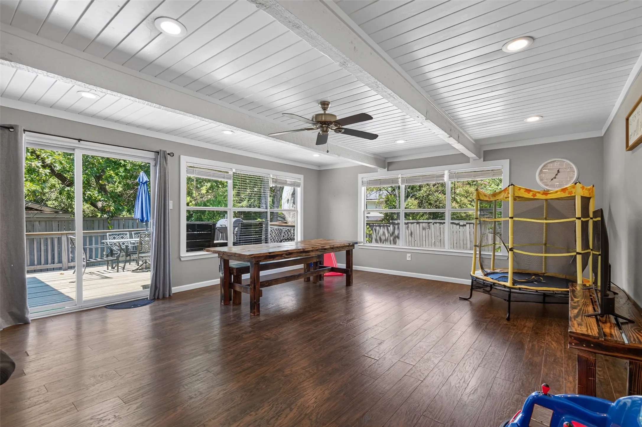 Single Family Residence For Sale in Hunt County , 2400 Kent Circle, Greenville, Texas 75402, 3 Bedroom, 2 Bathroom, 2 Garage spaces, 2,064 Sqft, built in 1970, mls#21372172, Real Estate Agent in Greenville, Homes For Sale in Hunt county, Homes For Sale in Greenville, Realtor in Greenville Texas, Real Estate Brokerage Independent Realty Texas, Luminita Cordes Realtor