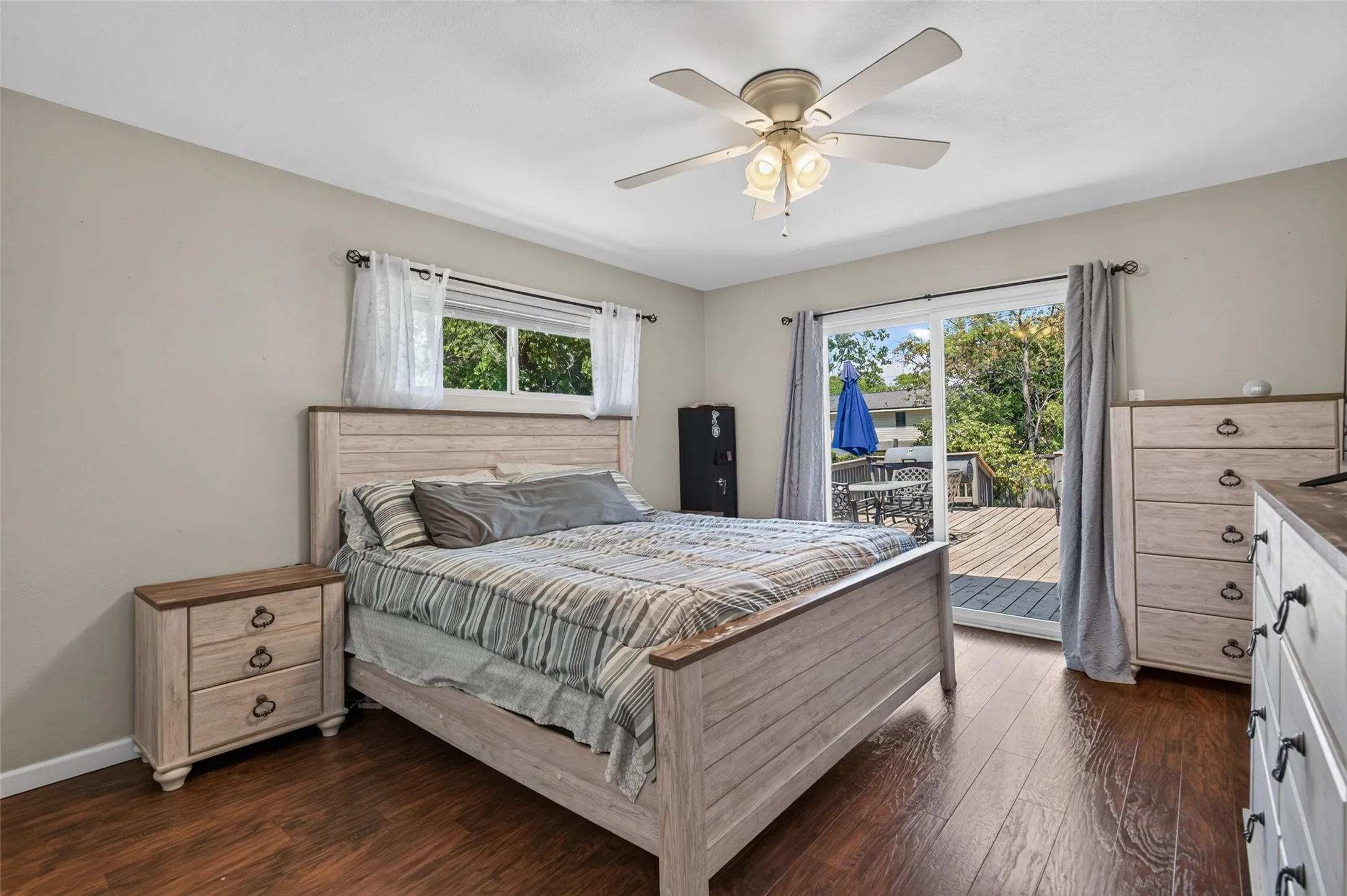 Single Family Residence For Sale in Hunt County , 2400 Kent Circle, Greenville, Texas 75402, 3 Bedroom, 2 Bathroom, 2 Garage spaces, 2,064 Sqft, built in 1970, mls#21372172, Real Estate Agent in Greenville, Homes For Sale in Hunt county, Homes For Sale in Greenville, Realtor in Greenville Texas, Real Estate Brokerage Independent Realty Texas, Luminita Cordes Realtor