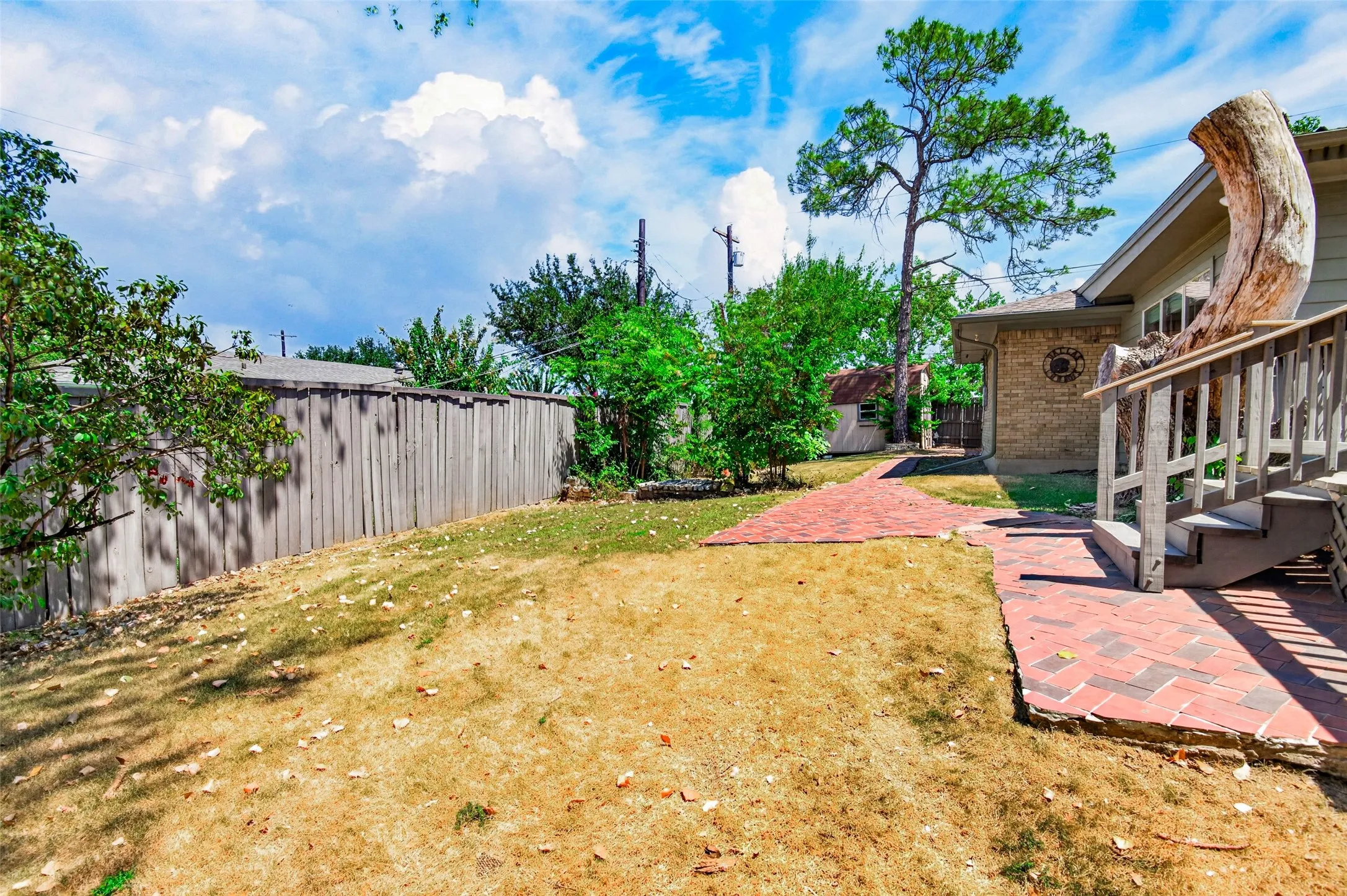 Single Family Residence For Sale in Hunt County , 2400 Kent Circle, Greenville, Texas 75402, 3 Bedroom, 2 Bathroom, 2 Garage spaces, 2,064 Sqft, built in 1970, mls#21372172, Real Estate Agent in Greenville, Homes For Sale in Hunt county, Homes For Sale in Greenville, Realtor in Greenville Texas, Real Estate Brokerage Independent Realty Texas, Luminita Cordes Realtor
