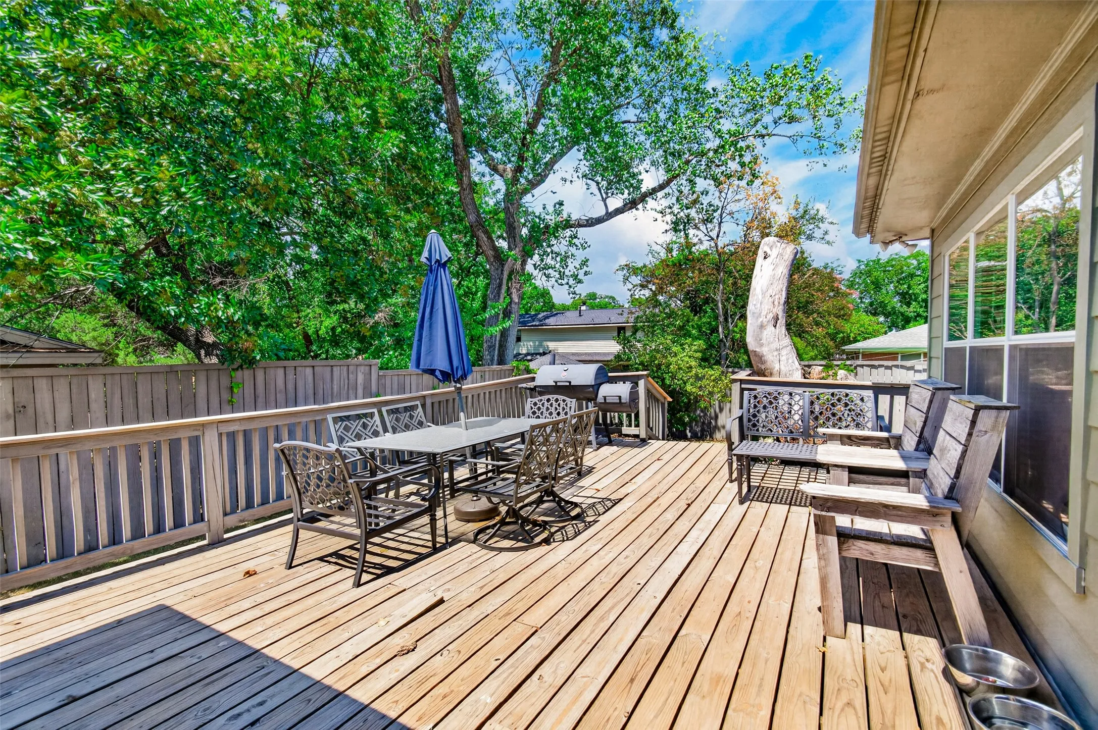 Single Family Residence For Sale in Hunt County , 2400 Kent Circle, Greenville, Texas 75402, 3 Bedroom, 2 Bathroom, 2 Garage spaces, 2,064 Sqft, built in 1970, mls#21372172, Real Estate Agent in Greenville, Homes For Sale in Hunt county, Homes For Sale in Greenville, Realtor in Greenville Texas, Real Estate Brokerage Independent Realty Texas, Luminita Cordes Realtor