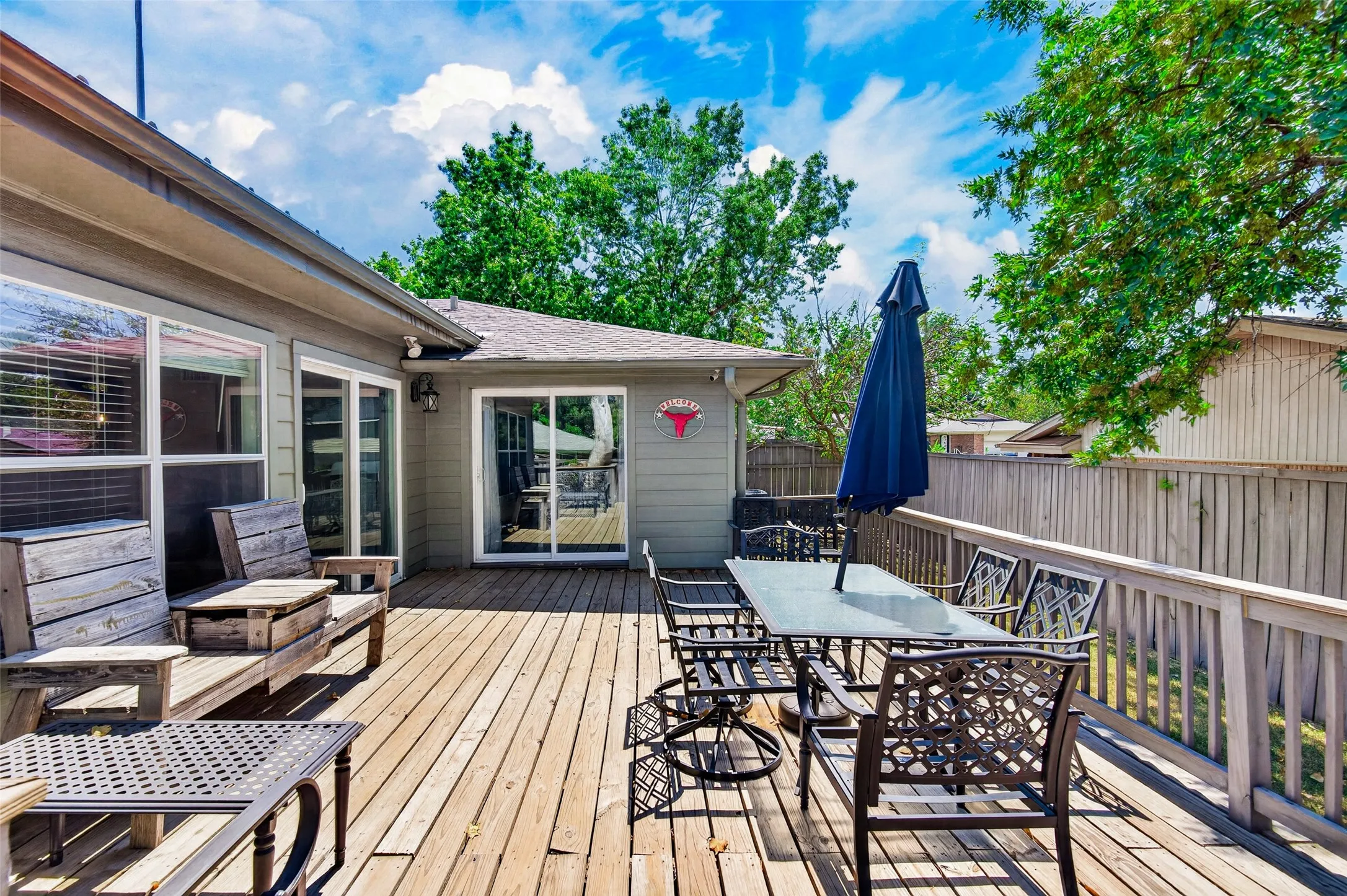 Single Family Residence For Sale in Hunt County , 2400 Kent Circle, Greenville, Texas 75402, 3 Bedroom, 2 Bathroom, 2 Garage spaces, 2,064 Sqft, built in 1970, mls#21372172, Real Estate Agent in Greenville, Homes For Sale in Hunt county, Homes For Sale in Greenville, Realtor in Greenville Texas, Real Estate Brokerage Independent Realty Texas, Luminita Cordes Realtor