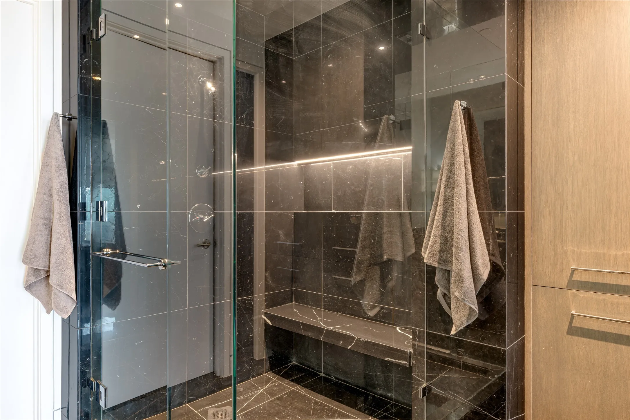 Condominium For Sale in Dallas County , 1918 Olive Street 3403, Dallas, Texas 75201, 2 Bedroom, 2 Bathroom, 2 Garage spaces, 2,417 Sqft, built in 2012, mls#21372283, Real Estate Agent in Dallas, Homes For Sale in Dallas county, Homes For Sale in Dallas, Realtor in Dallas Texas, Real Estate Brokerage Independent Realty Texas, Luminita Cordes Realtor