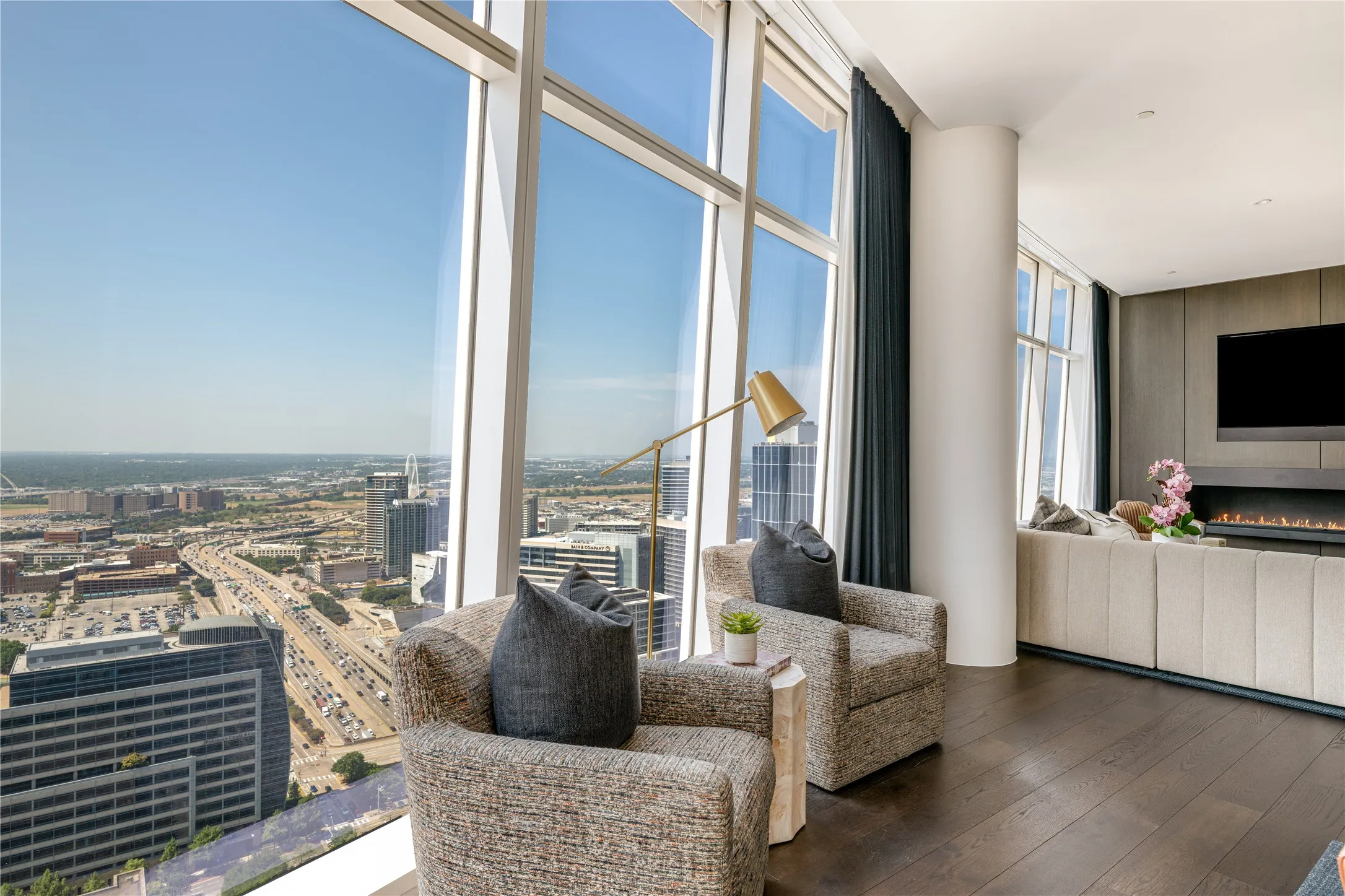 Condominium For Sale in Dallas County , 1918 Olive Street 3403, Dallas, Texas 75201, 2 Bedroom, 2 Bathroom, 2 Garage spaces, 2,417 Sqft, built in 2012, mls#21372283, Real Estate Agent in Dallas, Homes For Sale in Dallas county, Homes For Sale in Dallas, Realtor in Dallas Texas, Real Estate Brokerage Independent Realty Texas, Luminita Cordes Realtor