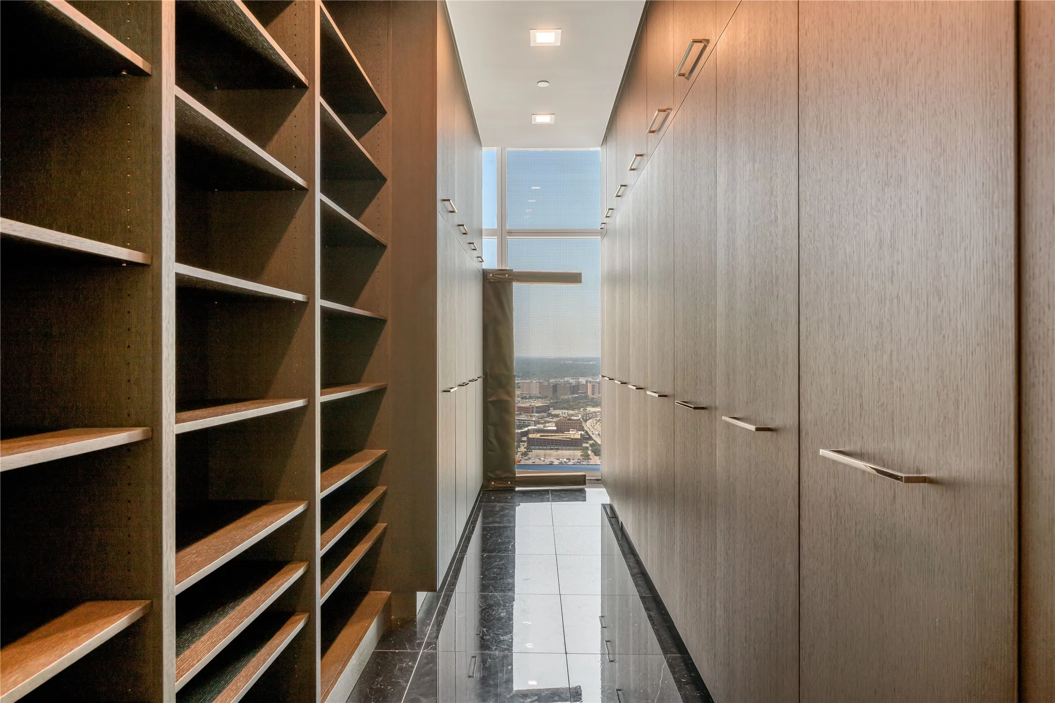 Condominium For Sale in Dallas County , 1918 Olive Street 3403, Dallas, Texas 75201, 2 Bedroom, 2 Bathroom, 2 Garage spaces, 2,417 Sqft, built in 2012, mls#21372283, Real Estate Agent in Dallas, Homes For Sale in Dallas county, Homes For Sale in Dallas, Realtor in Dallas Texas, Real Estate Brokerage Independent Realty Texas, Luminita Cordes Realtor