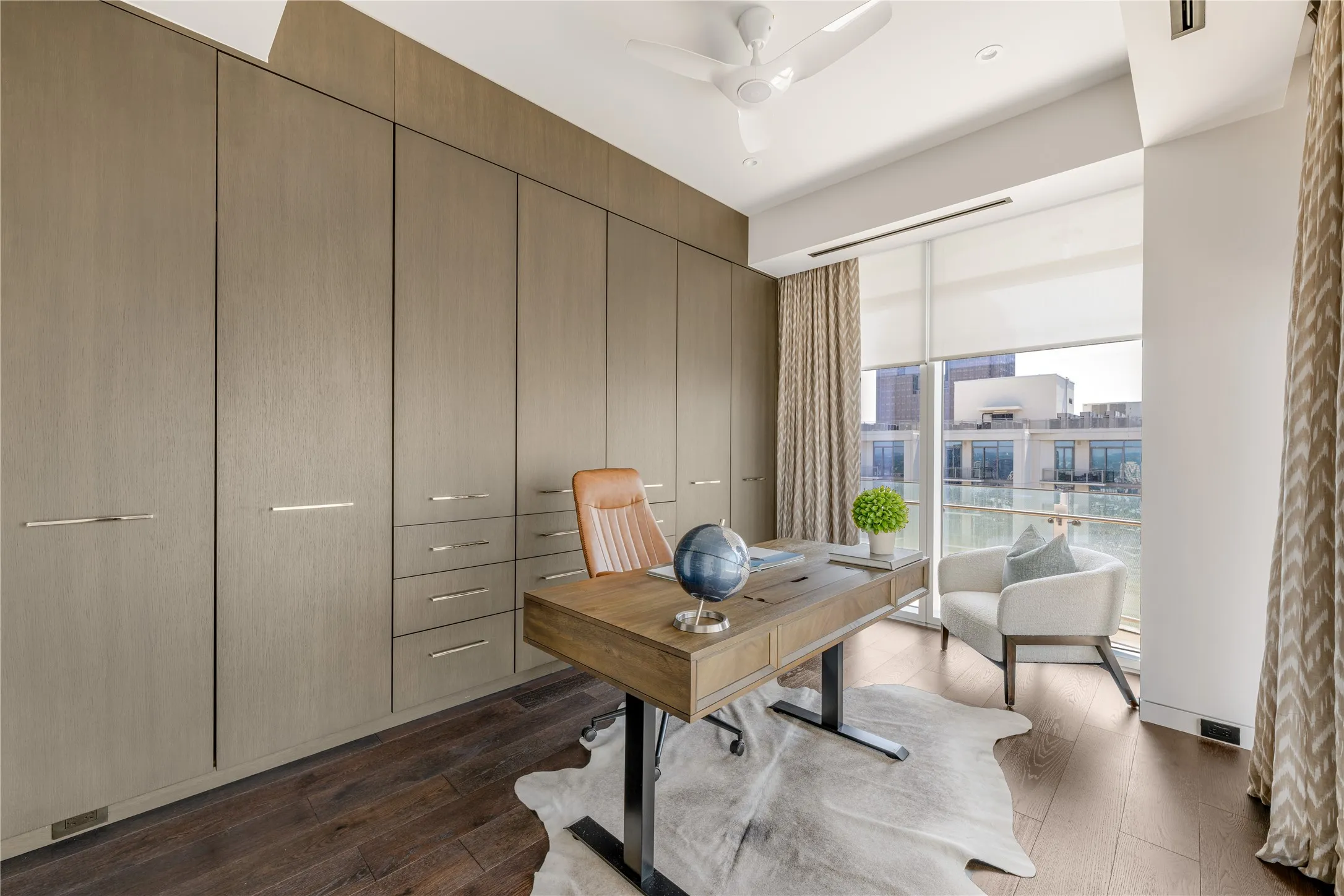 Condominium For Sale in Dallas County , 1918 Olive Street 3403, Dallas, Texas 75201, 2 Bedroom, 2 Bathroom, 2 Garage spaces, 2,417 Sqft, built in 2012, mls#21372283, Real Estate Agent in Dallas, Homes For Sale in Dallas county, Homes For Sale in Dallas, Realtor in Dallas Texas, Real Estate Brokerage Independent Realty Texas, Luminita Cordes Realtor