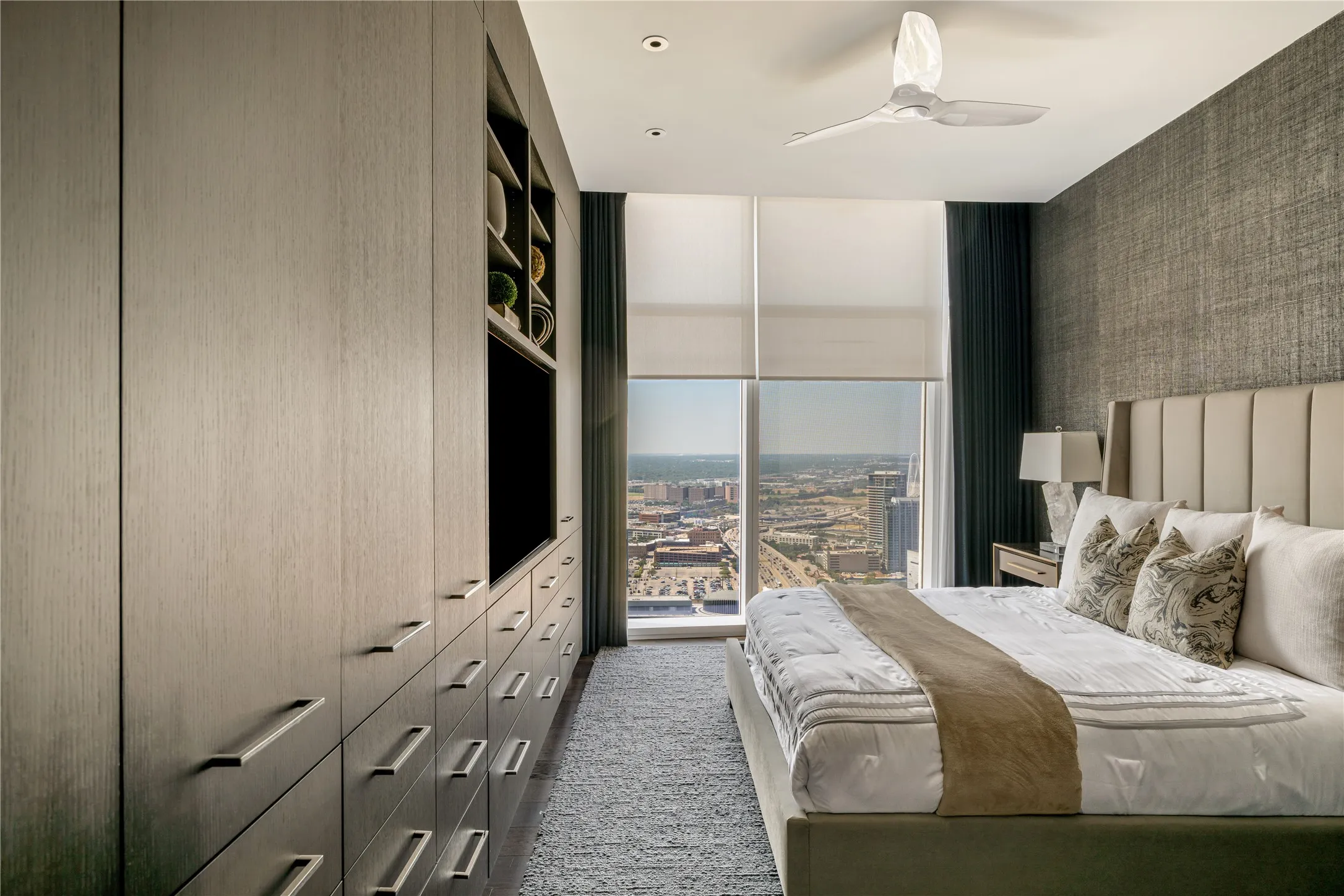 Condominium For Sale in Dallas County , 1918 Olive Street 3403, Dallas, Texas 75201, 2 Bedroom, 2 Bathroom, 2 Garage spaces, 2,417 Sqft, built in 2012, mls#21372283, Real Estate Agent in Dallas, Homes For Sale in Dallas county, Homes For Sale in Dallas, Realtor in Dallas Texas, Real Estate Brokerage Independent Realty Texas, Luminita Cordes Realtor