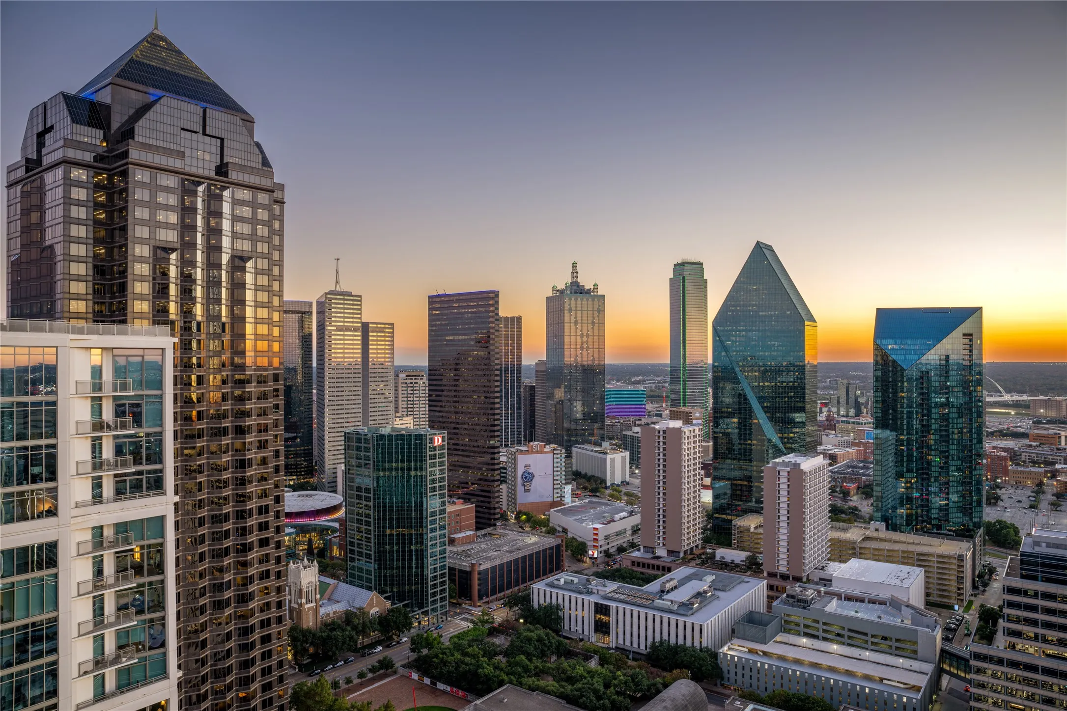 Condominium For Sale in Dallas County , 1918 Olive Street 3403, Dallas, Texas 75201, 2 Bedroom, 2 Bathroom, 2 Garage spaces, 2,417 Sqft, built in 2012, mls#21372283, Real Estate Agent in Dallas, Homes For Sale in Dallas county, Homes For Sale in Dallas, Realtor in Dallas Texas, Real Estate Brokerage Independent Realty Texas, Luminita Cordes Realtor