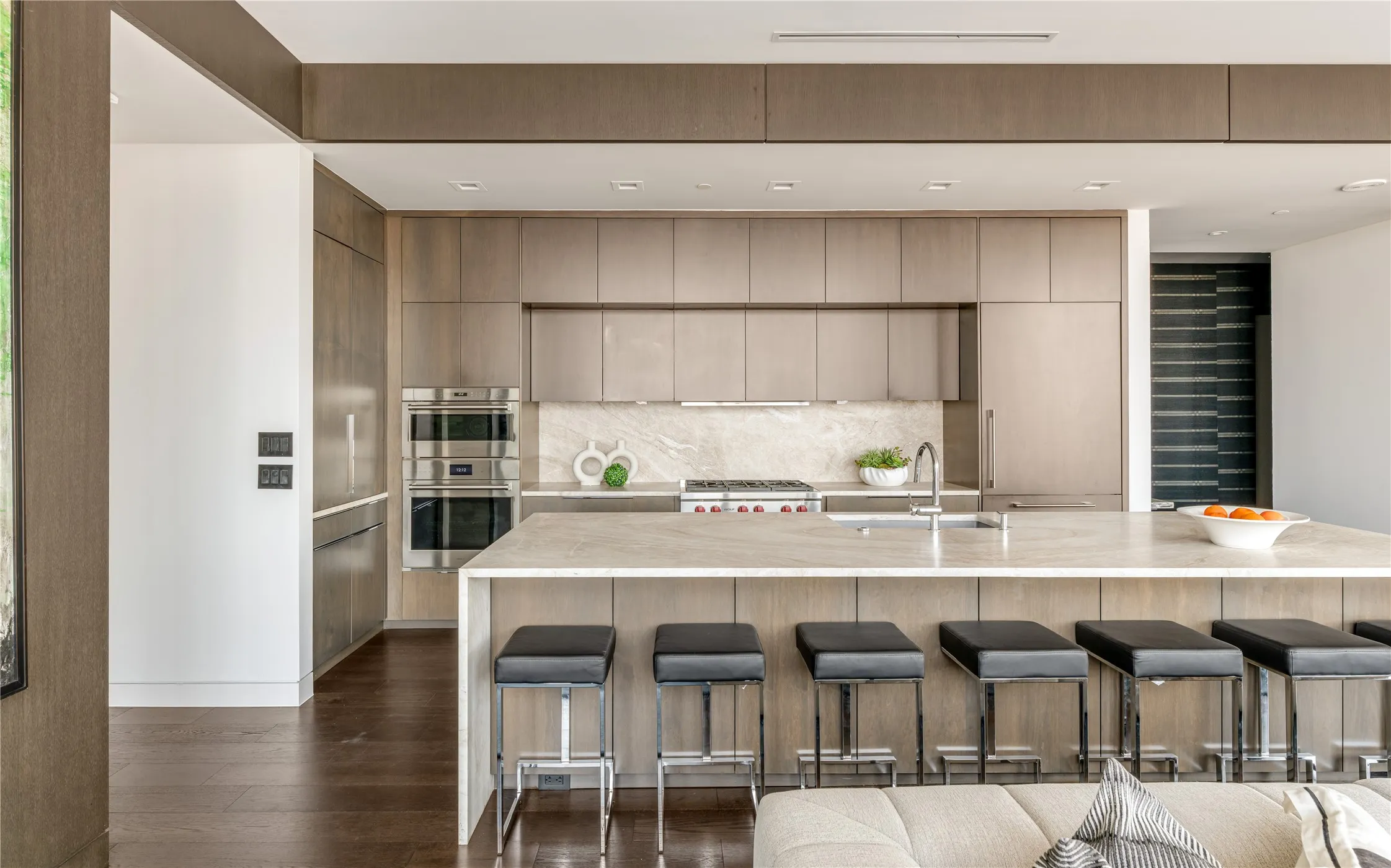 Condominium For Sale in Dallas County , 1918 Olive Street 3403, Dallas, Texas 75201, 2 Bedroom, 2 Bathroom, 2 Garage spaces, 2,417 Sqft, built in 2012, mls#21372283, Real Estate Agent in Dallas, Homes For Sale in Dallas county, Homes For Sale in Dallas, Realtor in Dallas Texas, Real Estate Brokerage Independent Realty Texas, Luminita Cordes Realtor