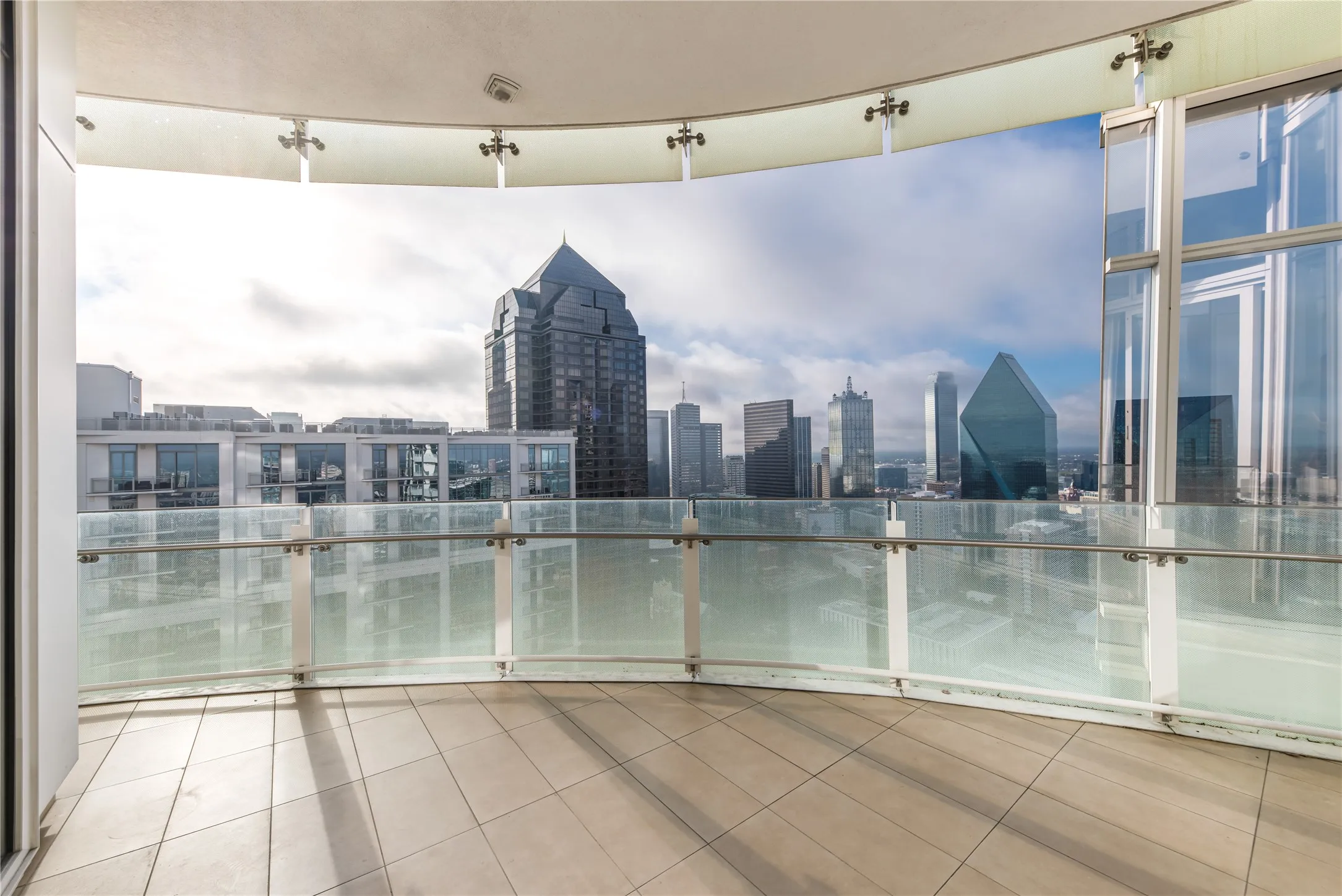 Condominium For Sale in Dallas County , 1918 Olive Street 3403, Dallas, Texas 75201, 2 Bedroom, 2 Bathroom, 2 Garage spaces, 2,417 Sqft, built in 2012, mls#21372283, Real Estate Agent in Dallas, Homes For Sale in Dallas county, Homes For Sale in Dallas, Realtor in Dallas Texas, Real Estate Brokerage Independent Realty Texas, Luminita Cordes Realtor