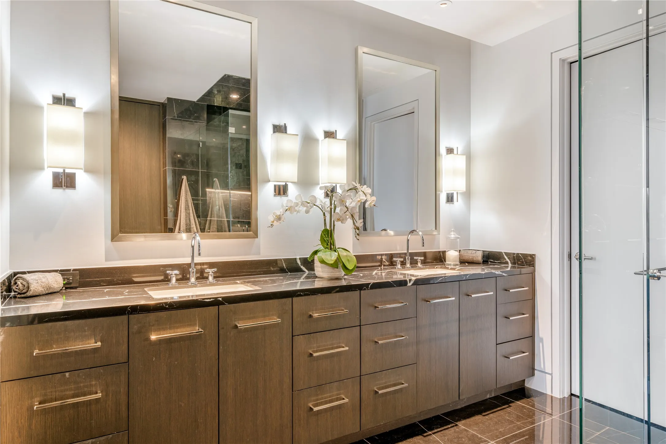 Condominium For Sale in Dallas County , 1918 Olive Street 3403, Dallas, Texas 75201, 2 Bedroom, 2 Bathroom, 2 Garage spaces, 2,417 Sqft, built in 2012, mls#21372283, Real Estate Agent in Dallas, Homes For Sale in Dallas county, Homes For Sale in Dallas, Realtor in Dallas Texas, Real Estate Brokerage Independent Realty Texas, Luminita Cordes Realtor