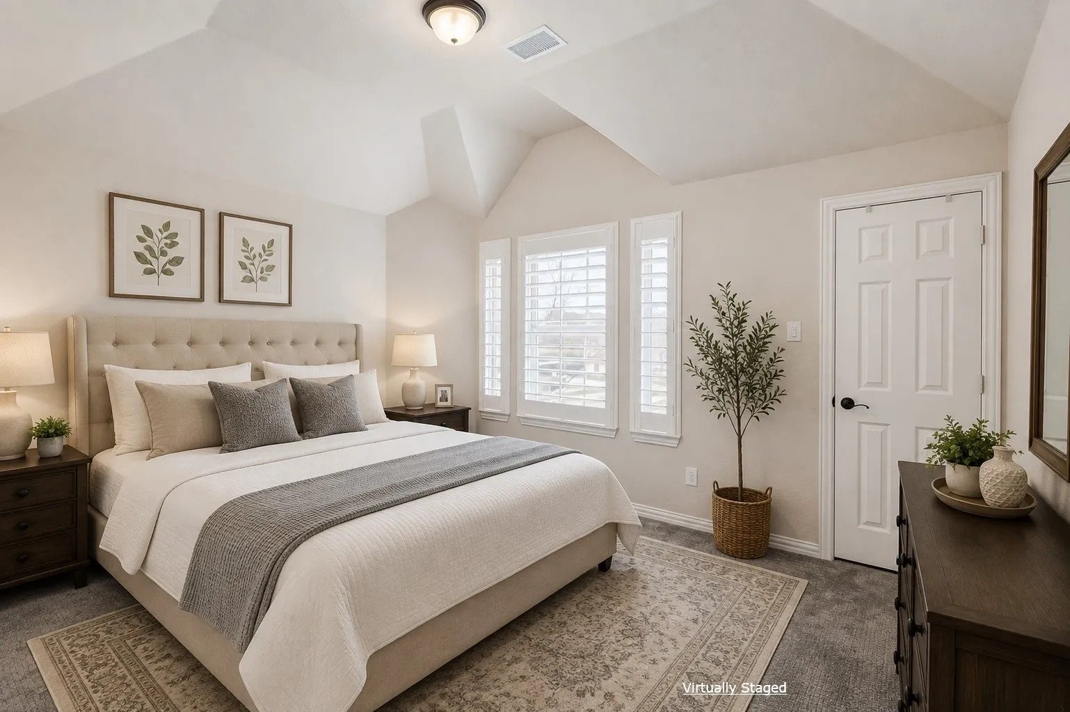 Vaulted ceiling with a flush-mount light fixture