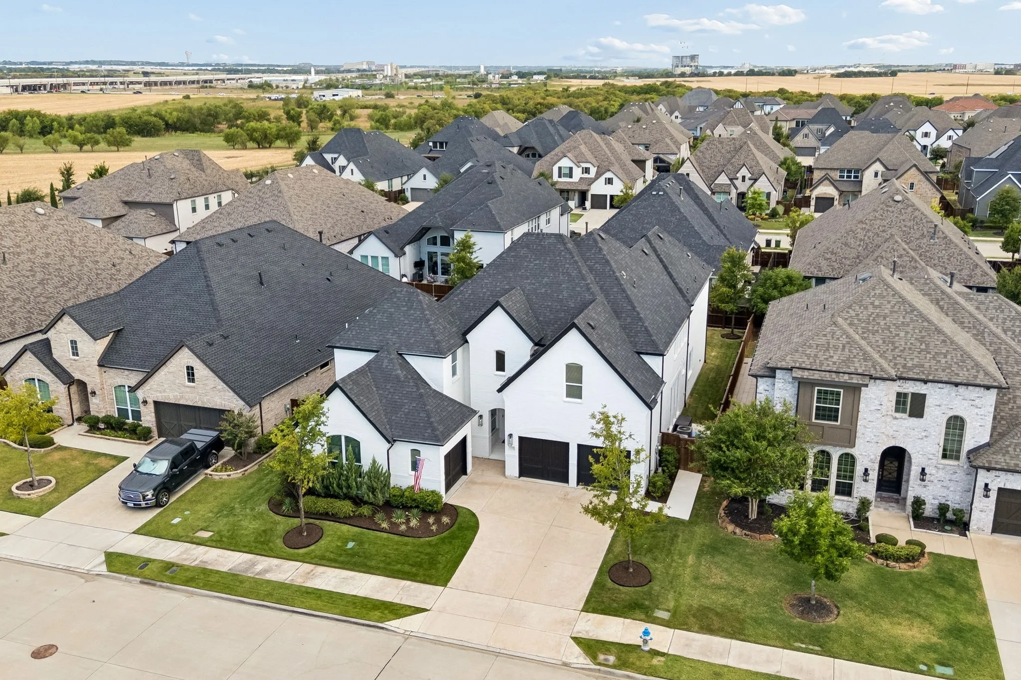 Convenient access to Dallas North Tollway and 380.