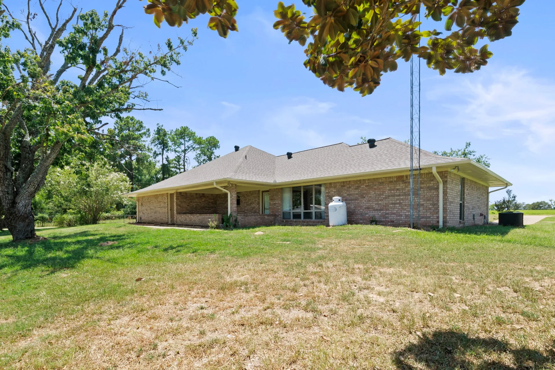 Single Family Residence For Sale in Titus County , 1149 County Road 4510, Mt Pleasant, Texas 75455, 3 Bedroom, 3 Bathroom, 2 Garage spaces, 2,046 Sqft, built in 1995, mls#21371833, Real Estate Agent in Mt Pleasant, Homes For Sale in Titus county, Homes For Sale in Mt Pleasant, Realtor in Mt Pleasant Texas, Real Estate Brokerage Independent Realty Texas, Luminita Cordes Realtor