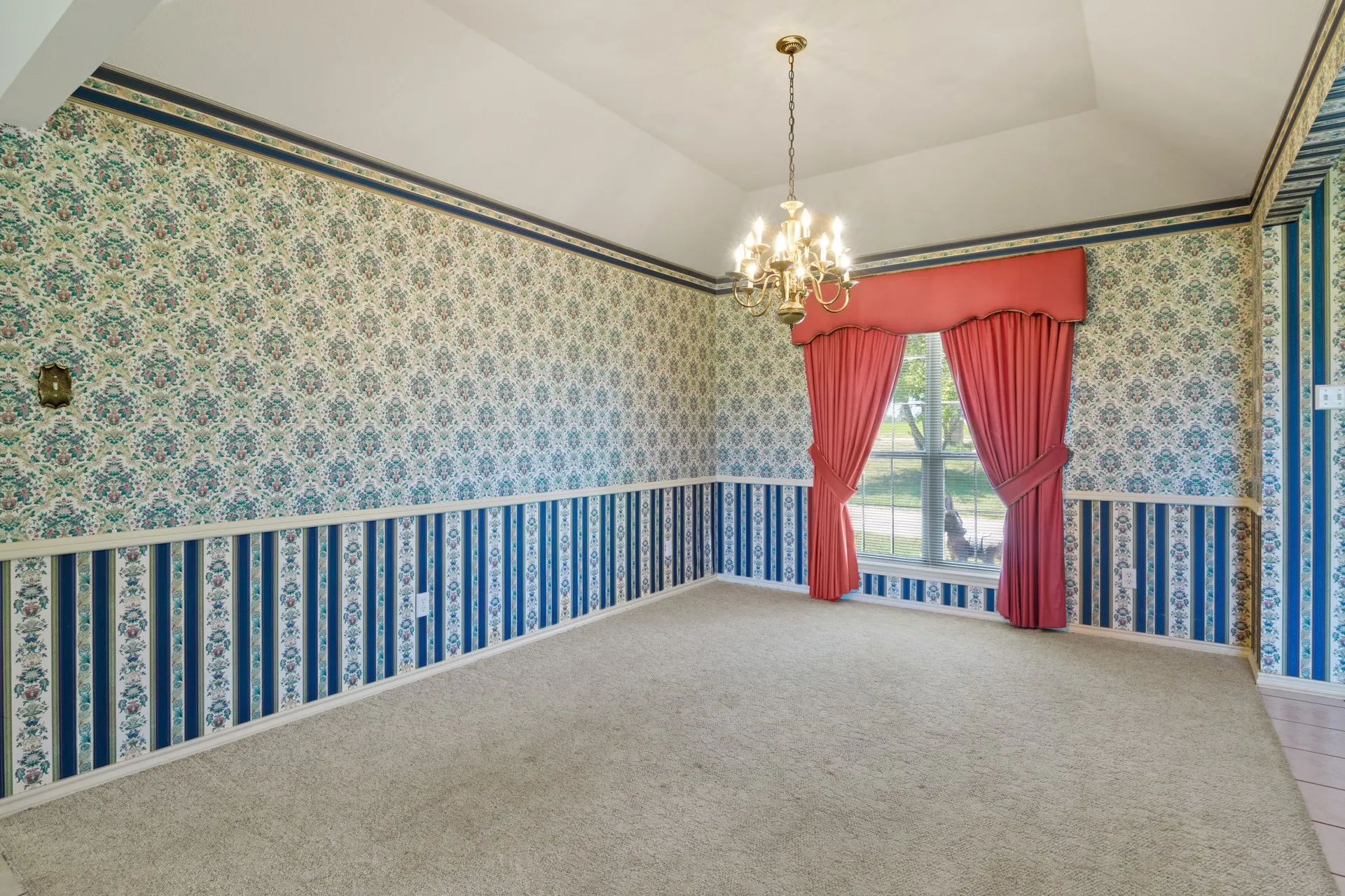 Single Family Residence For Sale in Titus County , 1149 County Road 4510, Mt Pleasant, Texas 75455, 3 Bedroom, 3 Bathroom, 2 Garage spaces, 2,046 Sqft, built in 1995, mls#21371833, Real Estate Agent in Mt Pleasant, Homes For Sale in Titus county, Homes For Sale in Mt Pleasant, Realtor in Mt Pleasant Texas, Real Estate Brokerage Independent Realty Texas, Luminita Cordes Realtor