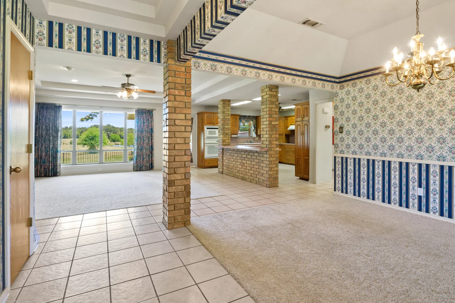 Single Family Residence For Sale in Titus County , 1149 County Road 4510, Mt Pleasant, Texas 75455, 3 Bedroom, 3 Bathroom, 2 Garage spaces, 2,046 Sqft, built in 1995, mls#21371833, Real Estate Agent in Mt Pleasant, Homes For Sale in Titus county, Homes For Sale in Mt Pleasant, Realtor in Mt Pleasant Texas, Real Estate Brokerage Independent Realty Texas, Luminita Cordes Realtor