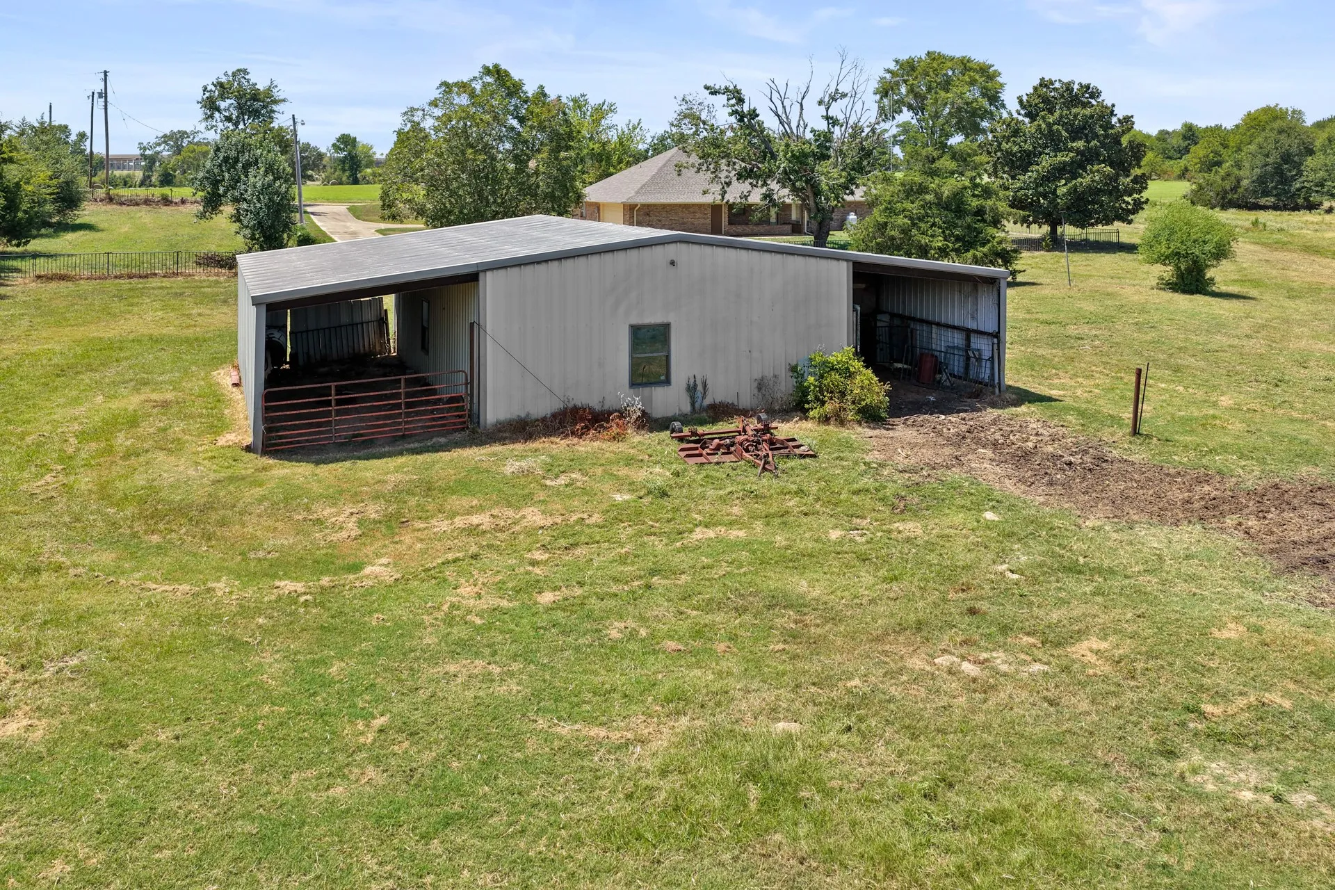 Single Family Residence For Sale in Titus County , 1149 County Road 4510, Mt Pleasant, Texas 75455, 3 Bedroom, 3 Bathroom, 2 Garage spaces, 2,046 Sqft, built in 1995, mls#21371833, Real Estate Agent in Mt Pleasant, Homes For Sale in Titus county, Homes For Sale in Mt Pleasant, Realtor in Mt Pleasant Texas, Real Estate Brokerage Independent Realty Texas, Luminita Cordes Realtor
