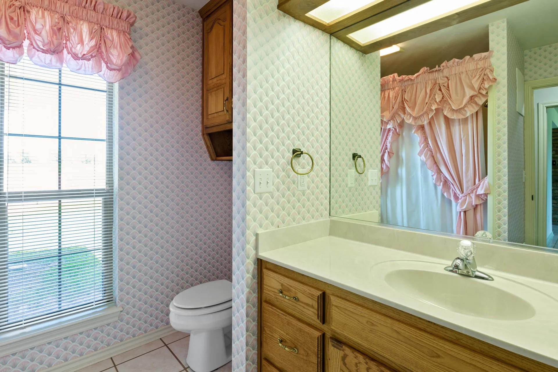 Single Family Residence For Sale in Titus County , 1149 County Road 4510, Mt Pleasant, Texas 75455, 3 Bedroom, 3 Bathroom, 2 Garage spaces, 2,046 Sqft, built in 1995, mls#21371833, Real Estate Agent in Mt Pleasant, Homes For Sale in Titus county, Homes For Sale in Mt Pleasant, Realtor in Mt Pleasant Texas, Real Estate Brokerage Independent Realty Texas, Luminita Cordes Realtor