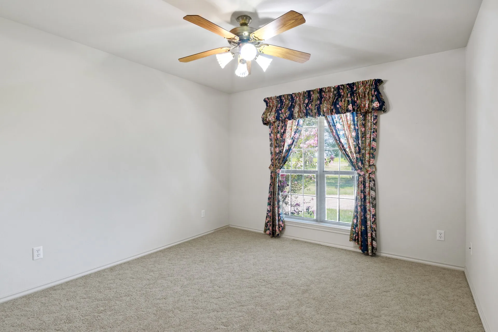 Single Family Residence For Sale in Titus County , 1149 County Road 4510, Mt Pleasant, Texas 75455, 3 Bedroom, 3 Bathroom, 2 Garage spaces, 2,046 Sqft, built in 1995, mls#21371833, Real Estate Agent in Mt Pleasant, Homes For Sale in Titus county, Homes For Sale in Mt Pleasant, Realtor in Mt Pleasant Texas, Real Estate Brokerage Independent Realty Texas, Luminita Cordes Realtor