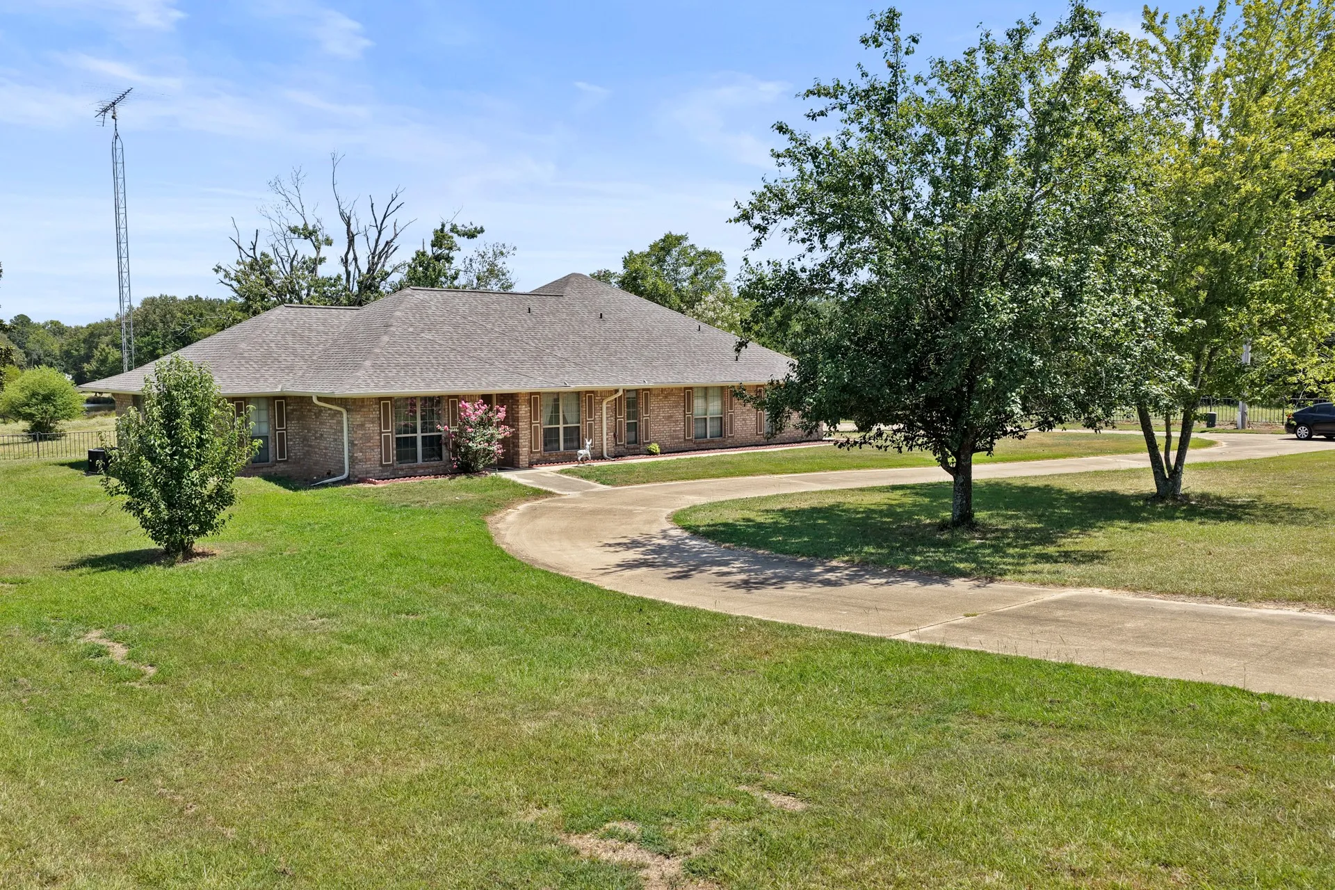 Single Family Residence For Sale in Titus County , 1149 County Road 4510, Mt Pleasant, Texas 75455, 3 Bedroom, 3 Bathroom, 2 Garage spaces, 2,046 Sqft, built in 1995, mls#21371833, Real Estate Agent in Mt Pleasant, Homes For Sale in Titus county, Homes For Sale in Mt Pleasant, Realtor in Mt Pleasant Texas, Real Estate Brokerage Independent Realty Texas, Luminita Cordes Realtor