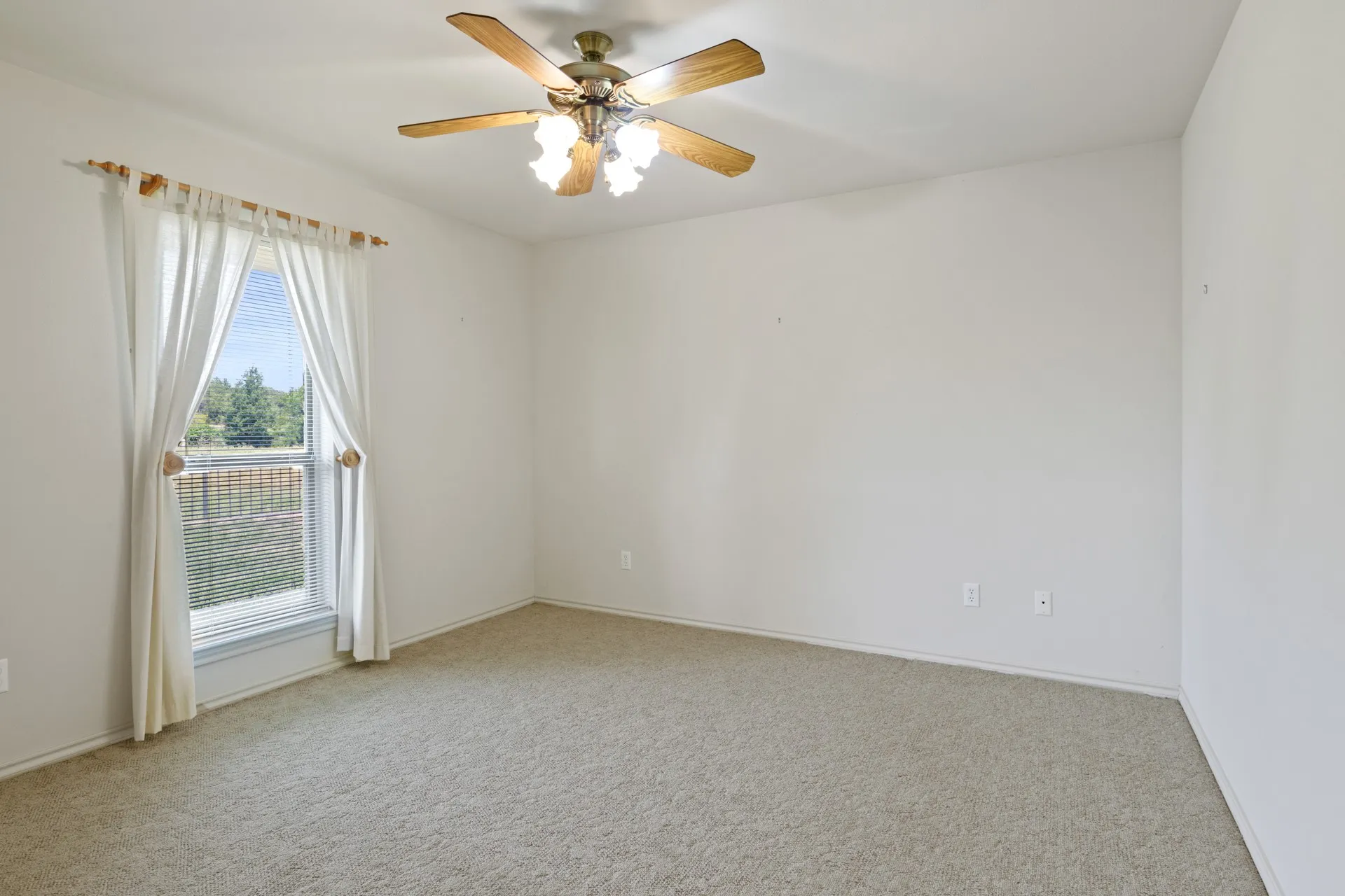 Single Family Residence For Sale in Titus County , 1149 County Road 4510, Mt Pleasant, Texas 75455, 3 Bedroom, 3 Bathroom, 2 Garage spaces, 2,046 Sqft, built in 1995, mls#21371833, Real Estate Agent in Mt Pleasant, Homes For Sale in Titus county, Homes For Sale in Mt Pleasant, Realtor in Mt Pleasant Texas, Real Estate Brokerage Independent Realty Texas, Luminita Cordes Realtor