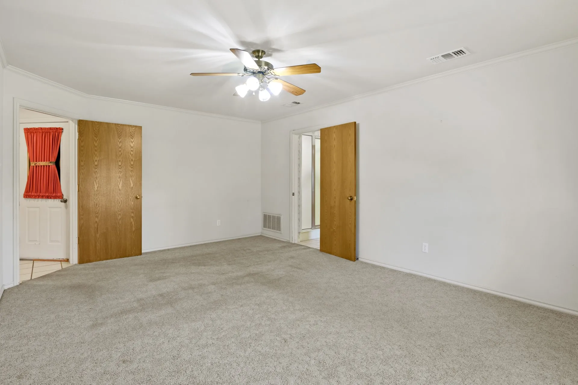 Single Family Residence For Sale in Titus County , 1149 County Road 4510, Mt Pleasant, Texas 75455, 3 Bedroom, 3 Bathroom, 2 Garage spaces, 2,046 Sqft, built in 1995, mls#21371833, Real Estate Agent in Mt Pleasant, Homes For Sale in Titus county, Homes For Sale in Mt Pleasant, Realtor in Mt Pleasant Texas, Real Estate Brokerage Independent Realty Texas, Luminita Cordes Realtor
