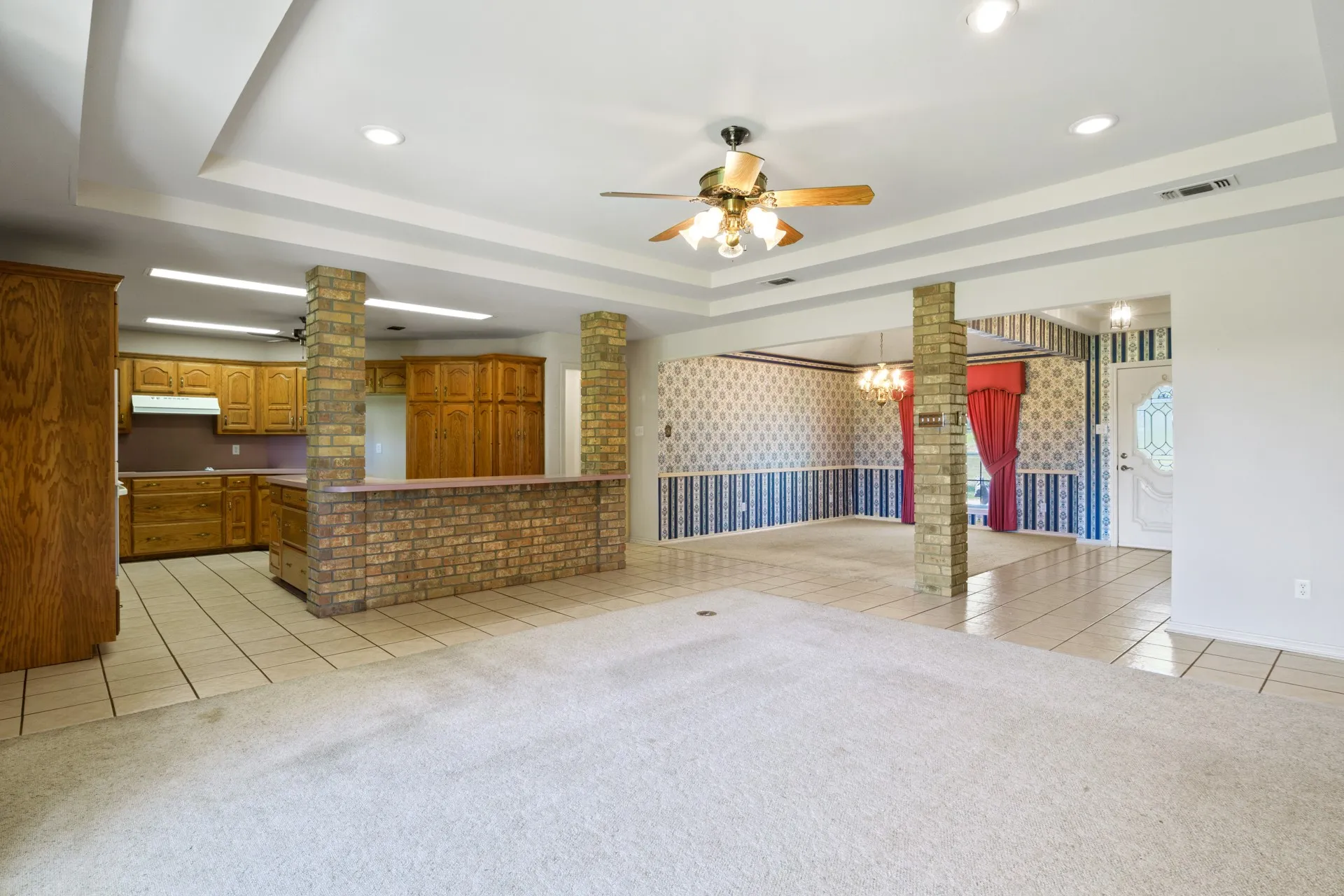 Single Family Residence For Sale in Titus County , 1149 County Road 4510, Mt Pleasant, Texas 75455, 3 Bedroom, 3 Bathroom, 2 Garage spaces, 2,046 Sqft, built in 1995, mls#21371833, Real Estate Agent in Mt Pleasant, Homes For Sale in Titus county, Homes For Sale in Mt Pleasant, Realtor in Mt Pleasant Texas, Real Estate Brokerage Independent Realty Texas, Luminita Cordes Realtor