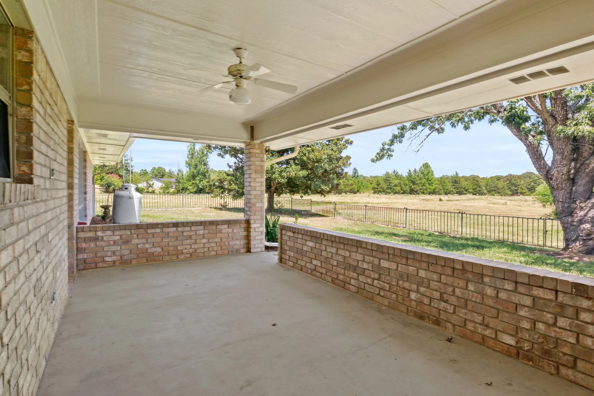 Single Family Residence For Sale in Titus County , 1149 County Road 4510, Mt Pleasant, Texas 75455, 3 Bedroom, 3 Bathroom, 2 Garage spaces, 2,046 Sqft, built in 1995, mls#21371833, Real Estate Agent in Mt Pleasant, Homes For Sale in Titus county, Homes For Sale in Mt Pleasant, Realtor in Mt Pleasant Texas, Real Estate Brokerage Independent Realty Texas, Luminita Cordes Realtor
