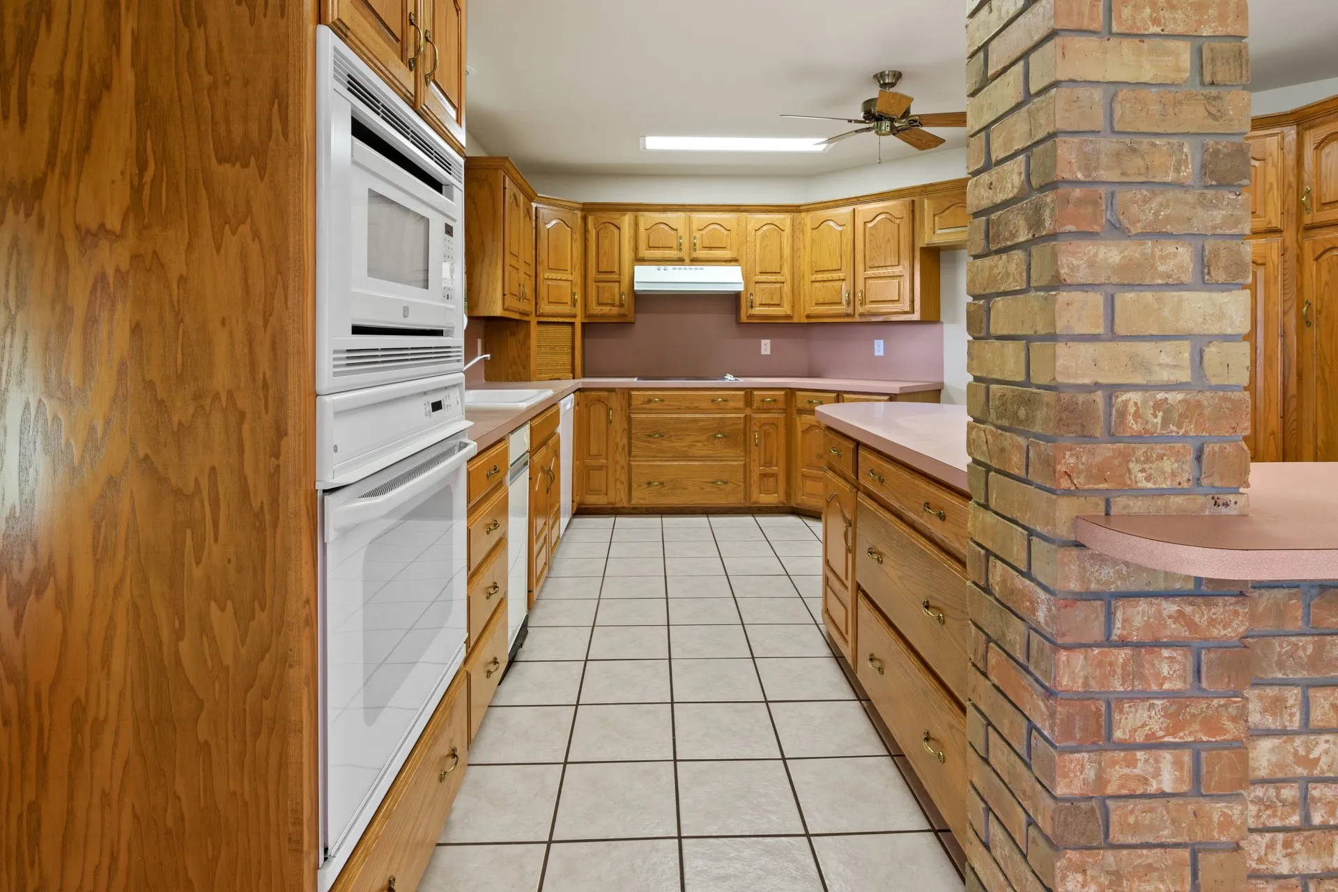 Single Family Residence For Sale in Titus County , 1149 County Road 4510, Mt Pleasant, Texas 75455, 3 Bedroom, 3 Bathroom, 2 Garage spaces, 2,046 Sqft, built in 1995, mls#21371833, Real Estate Agent in Mt Pleasant, Homes For Sale in Titus county, Homes For Sale in Mt Pleasant, Realtor in Mt Pleasant Texas, Real Estate Brokerage Independent Realty Texas, Luminita Cordes Realtor