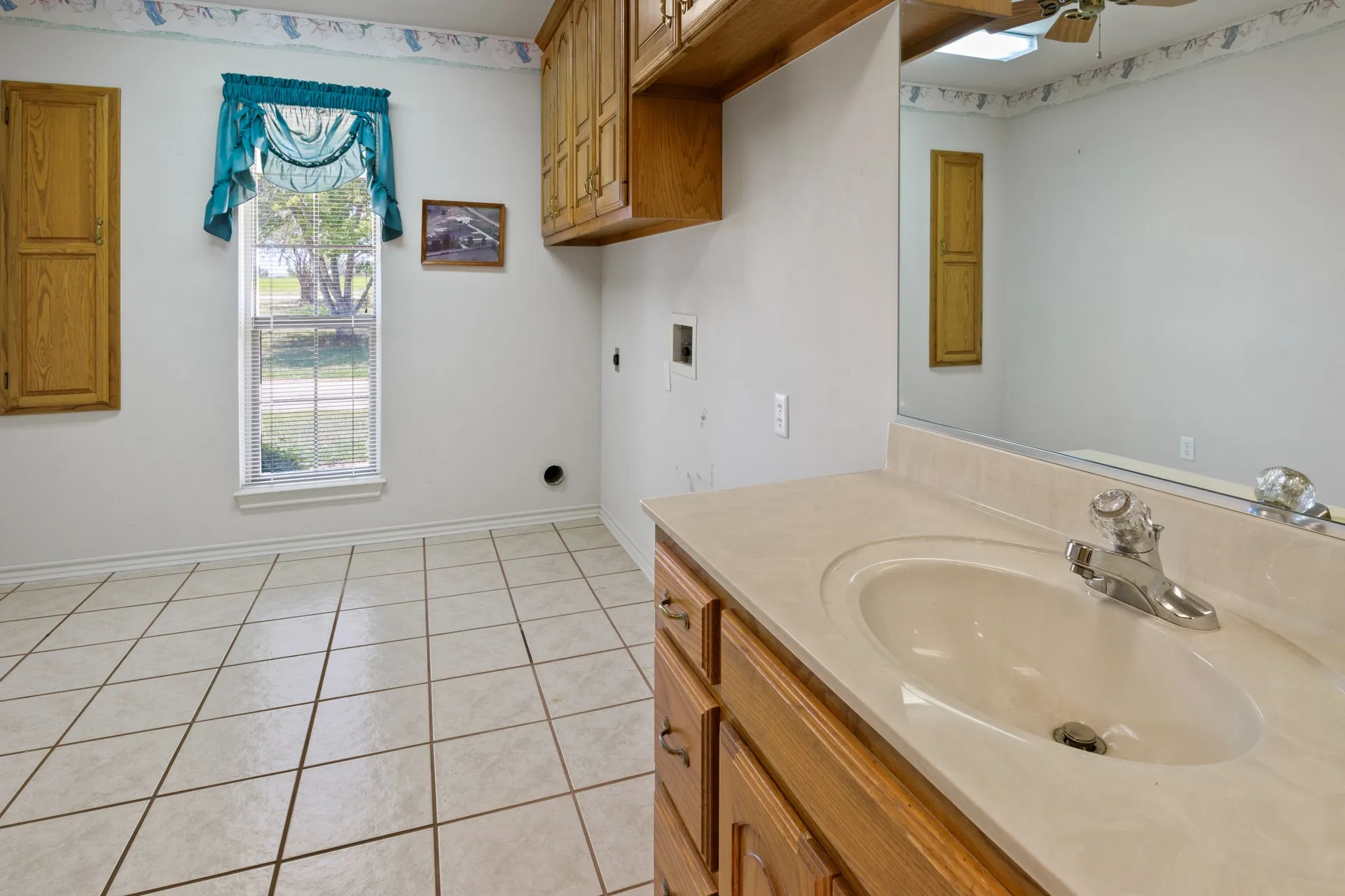 Single Family Residence For Sale in Titus County , 1149 County Road 4510, Mt Pleasant, Texas 75455, 3 Bedroom, 3 Bathroom, 2 Garage spaces, 2,046 Sqft, built in 1995, mls#21371833, Real Estate Agent in Mt Pleasant, Homes For Sale in Titus county, Homes For Sale in Mt Pleasant, Realtor in Mt Pleasant Texas, Real Estate Brokerage Independent Realty Texas, Luminita Cordes Realtor