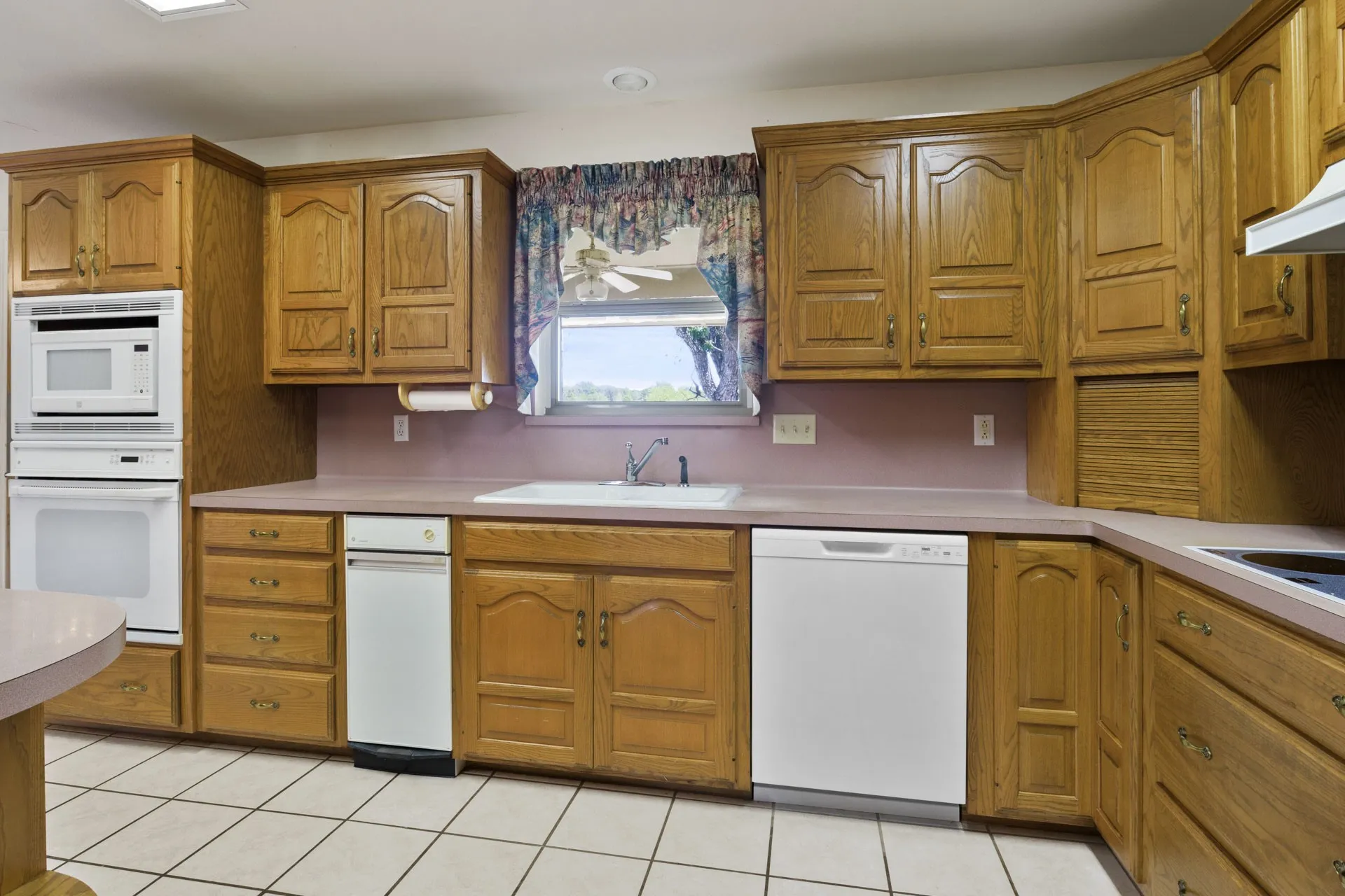 Single Family Residence For Sale in Titus County , 1149 County Road 4510, Mt Pleasant, Texas 75455, 3 Bedroom, 3 Bathroom, 2 Garage spaces, 2,046 Sqft, built in 1995, mls#21371833, Real Estate Agent in Mt Pleasant, Homes For Sale in Titus county, Homes For Sale in Mt Pleasant, Realtor in Mt Pleasant Texas, Real Estate Brokerage Independent Realty Texas, Luminita Cordes Realtor