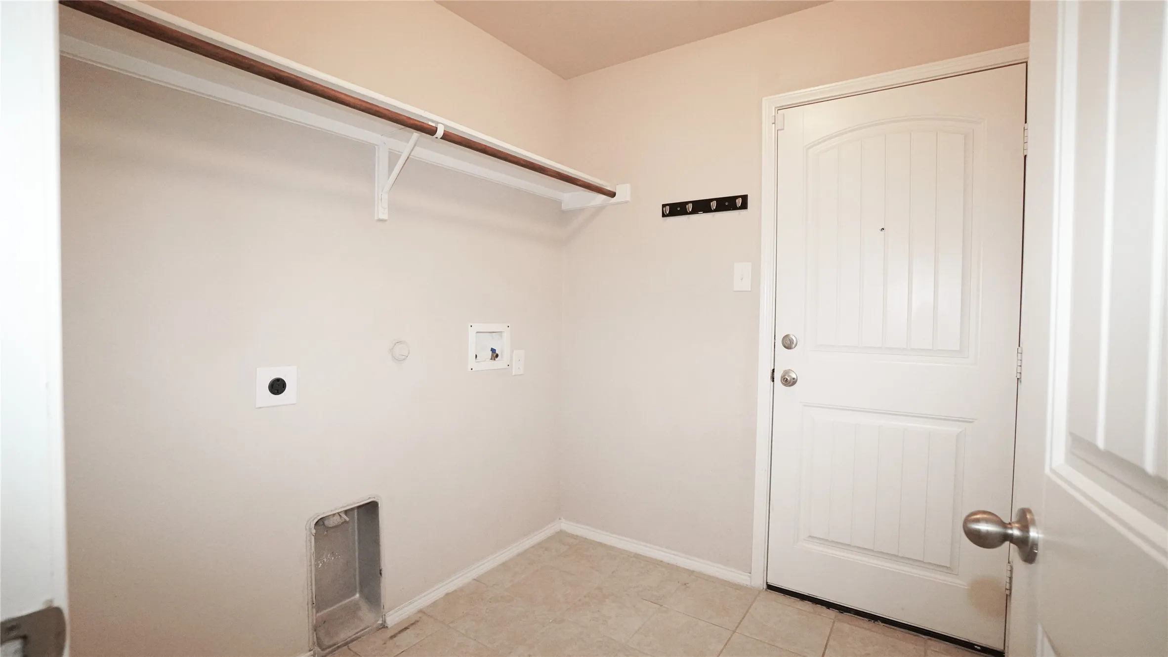 Single Family Residence For Rent in Rockwall County , 2520 Saldana Drive, Fate, Texas 75189, 4 Bedroom, 2 Bathroom, 2 Garage spaces, 1,923 Sqft, built in 2017, mls#21372108, Real Estate Agent in Fate, Homes For Rent in Rockwall county, Homes For Rent in Fate, Realtor in Fate Texas, Real Estate Brokerage Independent Realty Texas, Luminita Cordes Realtor
