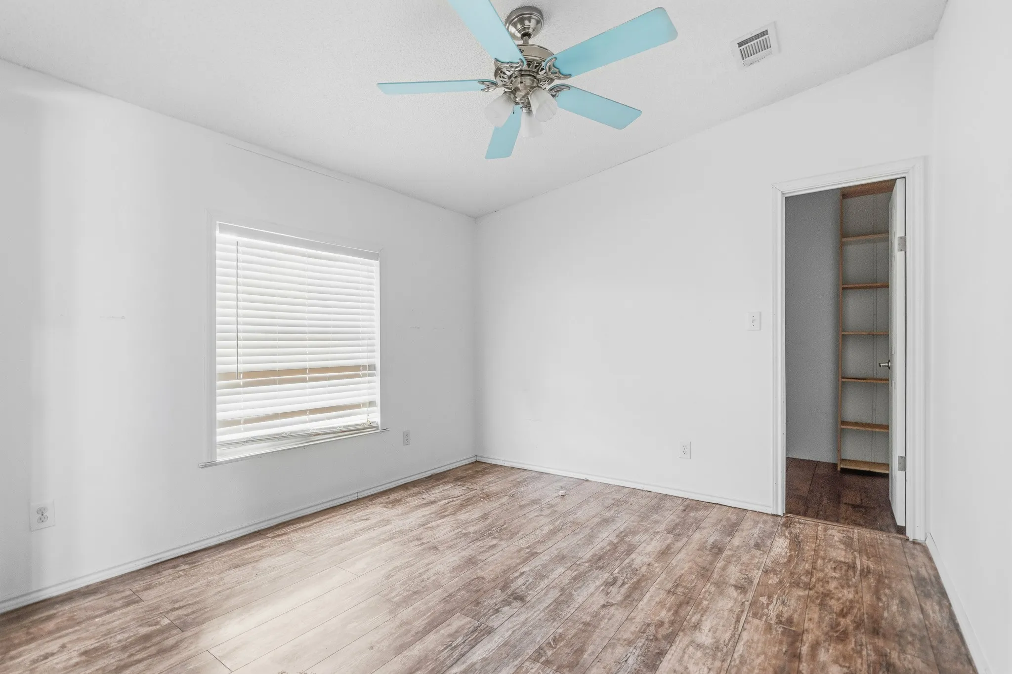 Mobile Home For Sale in Cooke County , 374 County Road 191, Gainesville, Texas 76240, 5 Bedroom, 3 Bathroom, Garage spaces, 2,280 Sqft, built in 2019, mls#21372337, Real Estate Agent in Gainesville, Homes For Sale in Cooke county, Homes For Sale in Gainesville, Realtor in Gainesville Texas, Real Estate Brokerage Independent Realty Texas, Luminita Cordes Realtor