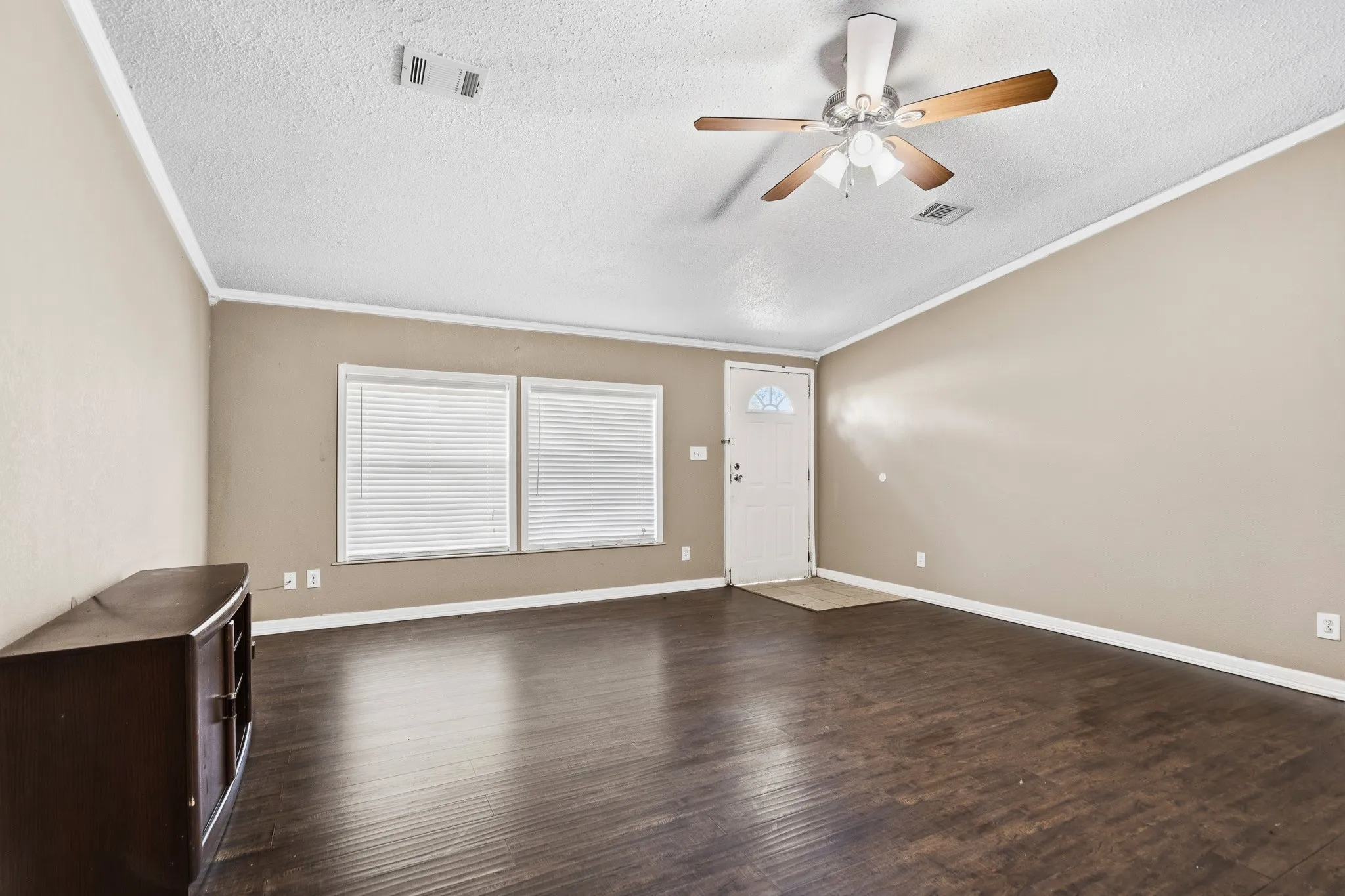 Mobile Home For Sale in Cooke County , 374 County Road 191, Gainesville, Texas 76240, 5 Bedroom, 3 Bathroom, Garage spaces, 2,280 Sqft, built in 2019, mls#21372337, Real Estate Agent in Gainesville, Homes For Sale in Cooke county, Homes For Sale in Gainesville, Realtor in Gainesville Texas, Real Estate Brokerage Independent Realty Texas, Luminita Cordes Realtor