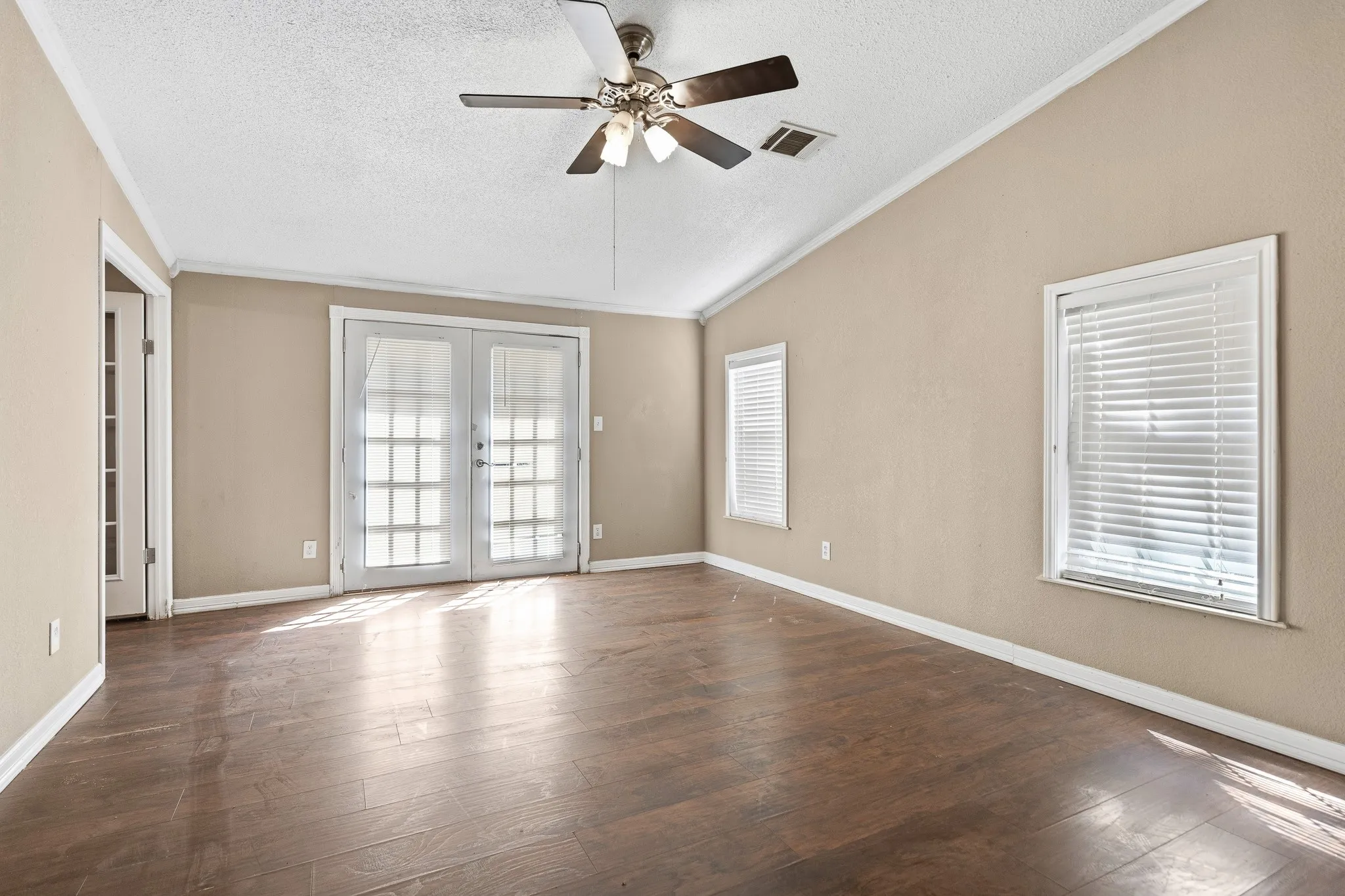 Mobile Home For Sale in Cooke County , 374 County Road 191, Gainesville, Texas 76240, 5 Bedroom, 3 Bathroom, Garage spaces, 2,280 Sqft, built in 2019, mls#21372337, Real Estate Agent in Gainesville, Homes For Sale in Cooke county, Homes For Sale in Gainesville, Realtor in Gainesville Texas, Real Estate Brokerage Independent Realty Texas, Luminita Cordes Realtor
